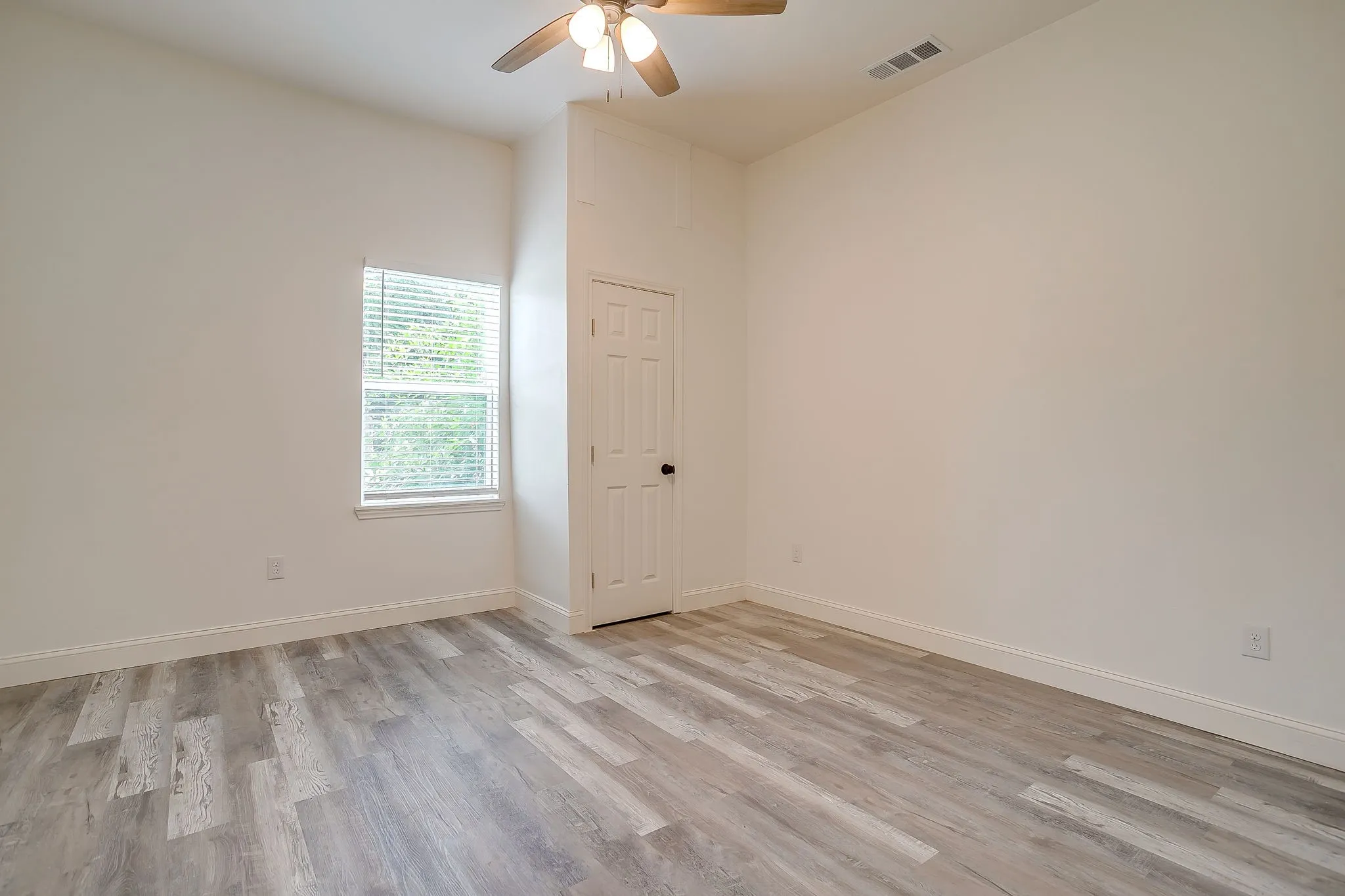 Single Family Residence For Sale in Parker County , 1115 Hanover Street, Weatherford, Texas 76086, 3 Bedroom, 1 Bathroom, Garage spaces, 1,118 Sqft, built in 0, mls#21290862, Real Estate Agent in Weatherford, Homes For Sale in Parker county, Homes For Sale in Weatherford, Realtor in Weatherford Texas, Real Estate Brokerage Independent Realty Texas, Luminita Cordes Realtor
