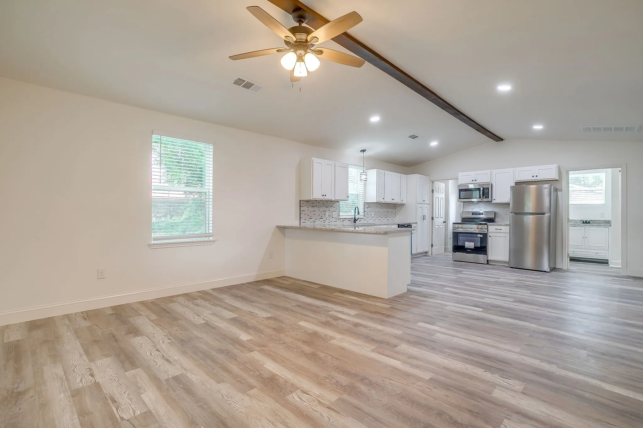 Single Family Residence For Sale in Parker County , 1115 Hanover Street, Weatherford, Texas 76086, 3 Bedroom, 1 Bathroom, Garage spaces, 1,118 Sqft, built in 0, mls#21290862, Real Estate Agent in Weatherford, Homes For Sale in Parker county, Homes For Sale in Weatherford, Realtor in Weatherford Texas, Real Estate Brokerage Independent Realty Texas, Luminita Cordes Realtor