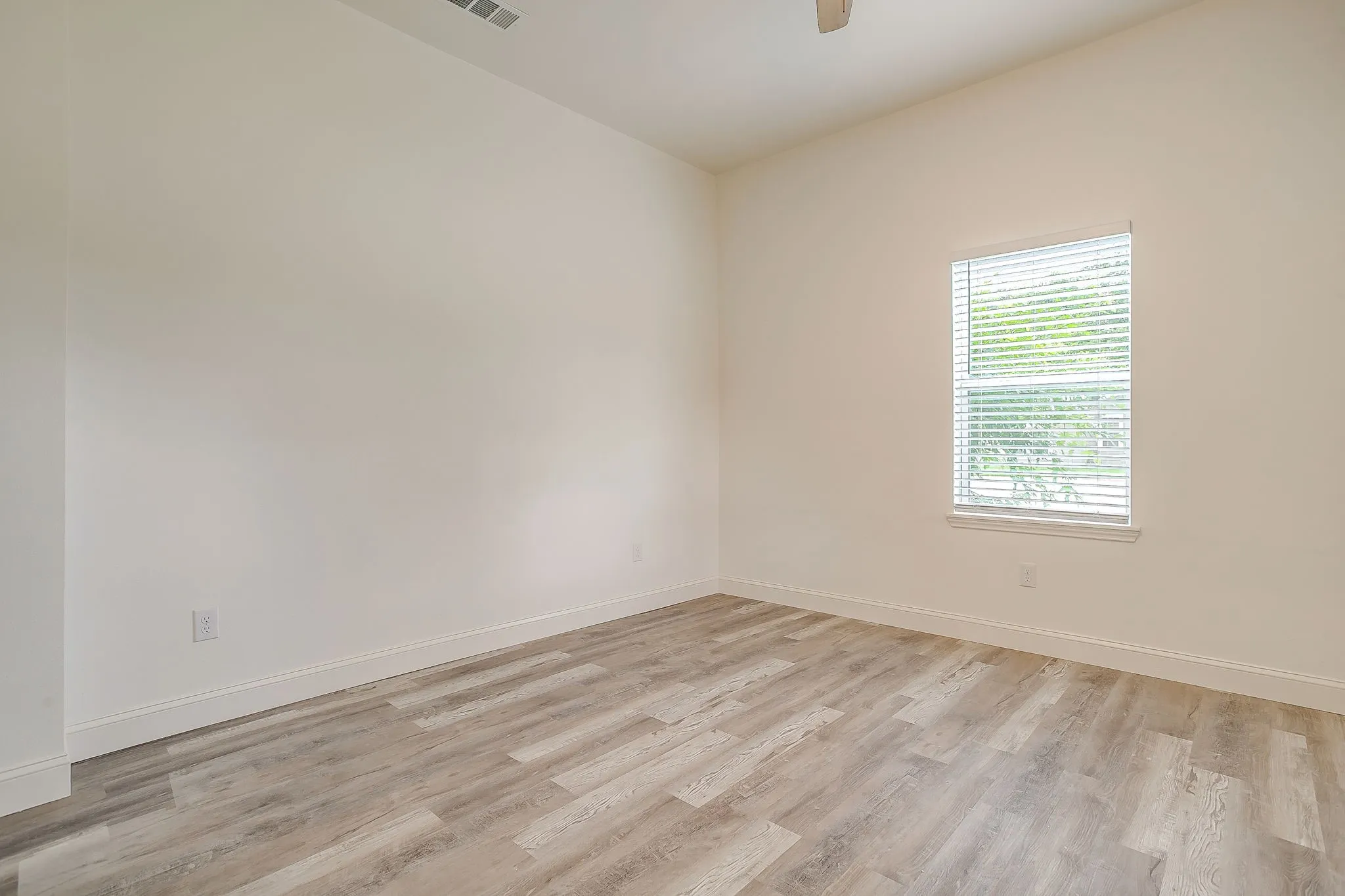 Single Family Residence For Sale in Parker County , 1115 Hanover Street, Weatherford, Texas 76086, 3 Bedroom, 1 Bathroom, Garage spaces, 1,118 Sqft, built in 0, mls#21290862, Real Estate Agent in Weatherford, Homes For Sale in Parker county, Homes For Sale in Weatherford, Realtor in Weatherford Texas, Real Estate Brokerage Independent Realty Texas, Luminita Cordes Realtor