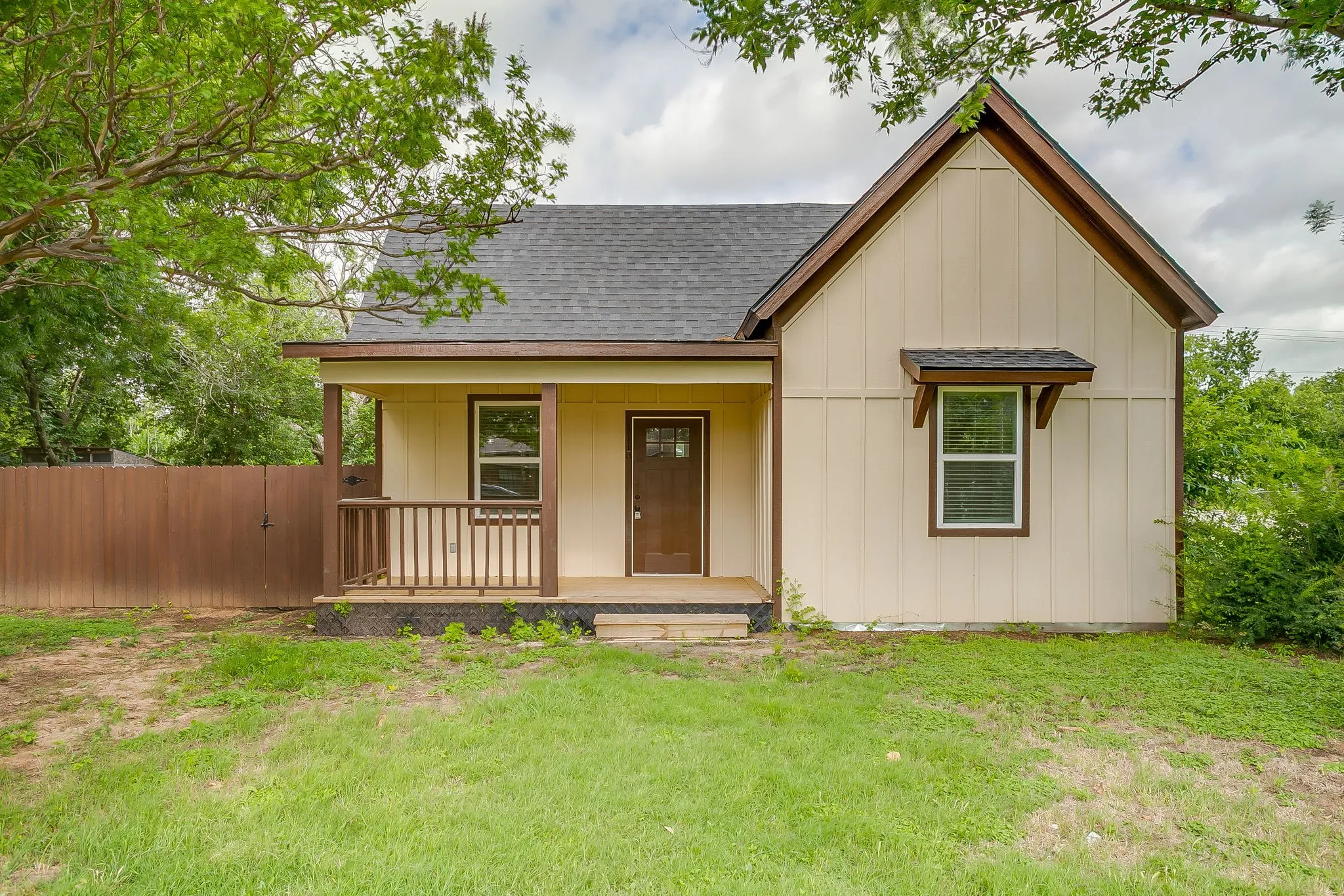 Single Family Residence For Sale in Parker County , 1115 Hanover Street, Weatherford, Texas 76086, 3 Bedroom, 1 Bathroom, Garage spaces, 1,118 Sqft, built in 0, mls#21290862, Real Estate Agent in Weatherford, Homes For Sale in Parker county, Homes For Sale in Weatherford, Realtor in Weatherford Texas, Real Estate Brokerage Independent Realty Texas, Luminita Cordes Realtor