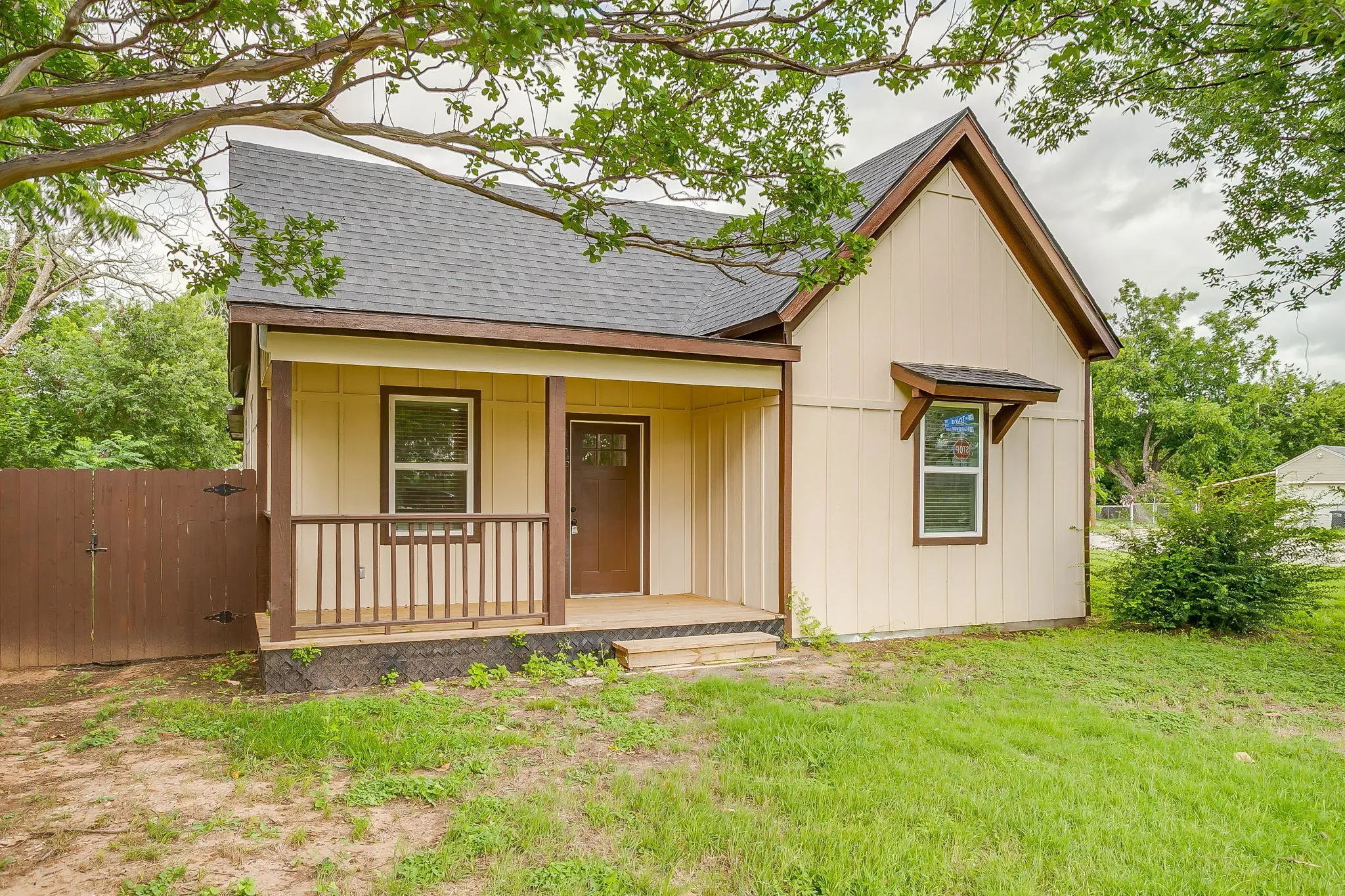 Single Family Residence For Sale in Parker County , 1115 Hanover Street, Weatherford, Texas 76086, 3 Bedroom, 1 Bathroom, Garage spaces, 1,118 Sqft, built in 0, mls#21290862, Real Estate Agent in Weatherford, Homes For Sale in Parker county, Homes For Sale in Weatherford, Realtor in Weatherford Texas, Real Estate Brokerage Independent Realty Texas, Luminita Cordes Realtor