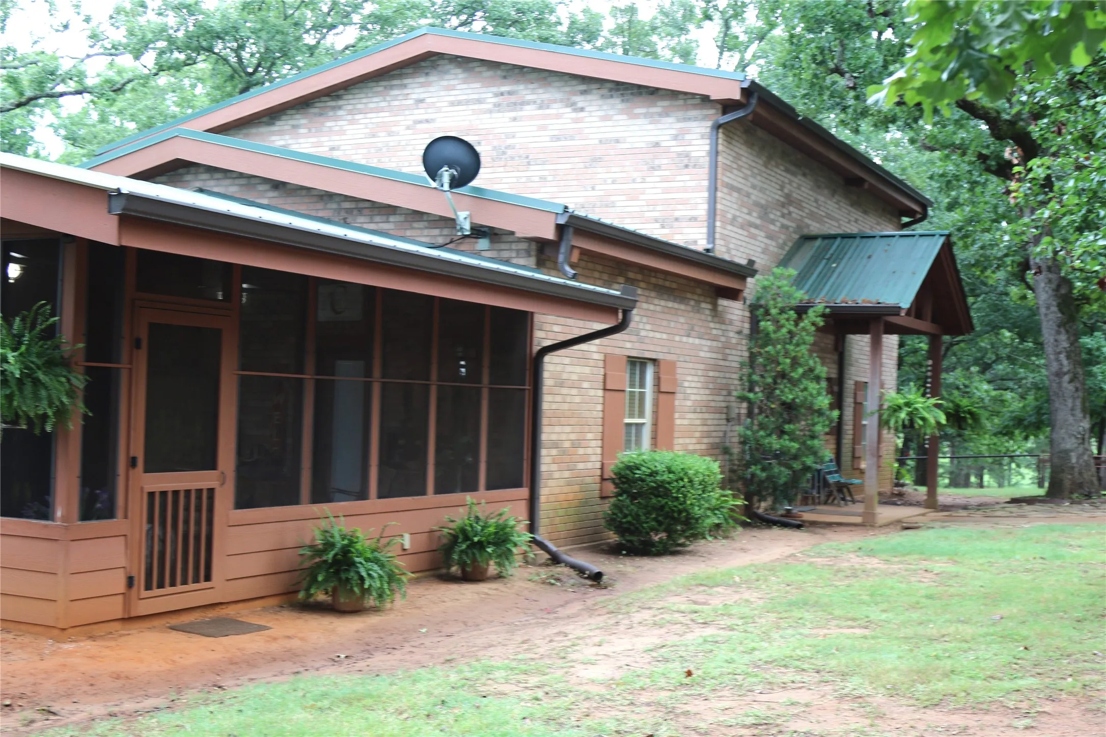 Single Family Residence For Sale in Van Zandt County , 440 VZ County Road 4814, Ben Wheeler, Texas 75754, 3 Bedroom, 3 Bathroom, Garage spaces, 2,008 Sqft, built in 1999, mls#21290868, Real Estate Agent in Ben Wheeler, Homes For Sale in Van Zandt county, Homes For Sale in Ben Wheeler, Realtor in Ben Wheeler Texas, Real Estate Brokerage Independent Realty Texas, Luminita Cordes Realtor