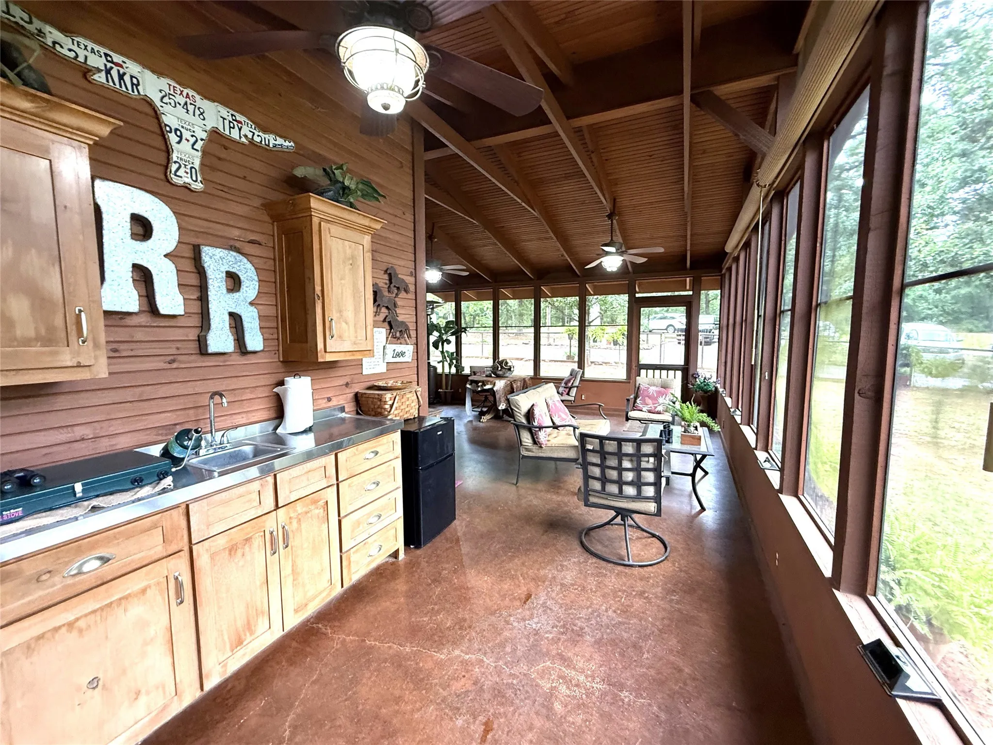 Screened in porch