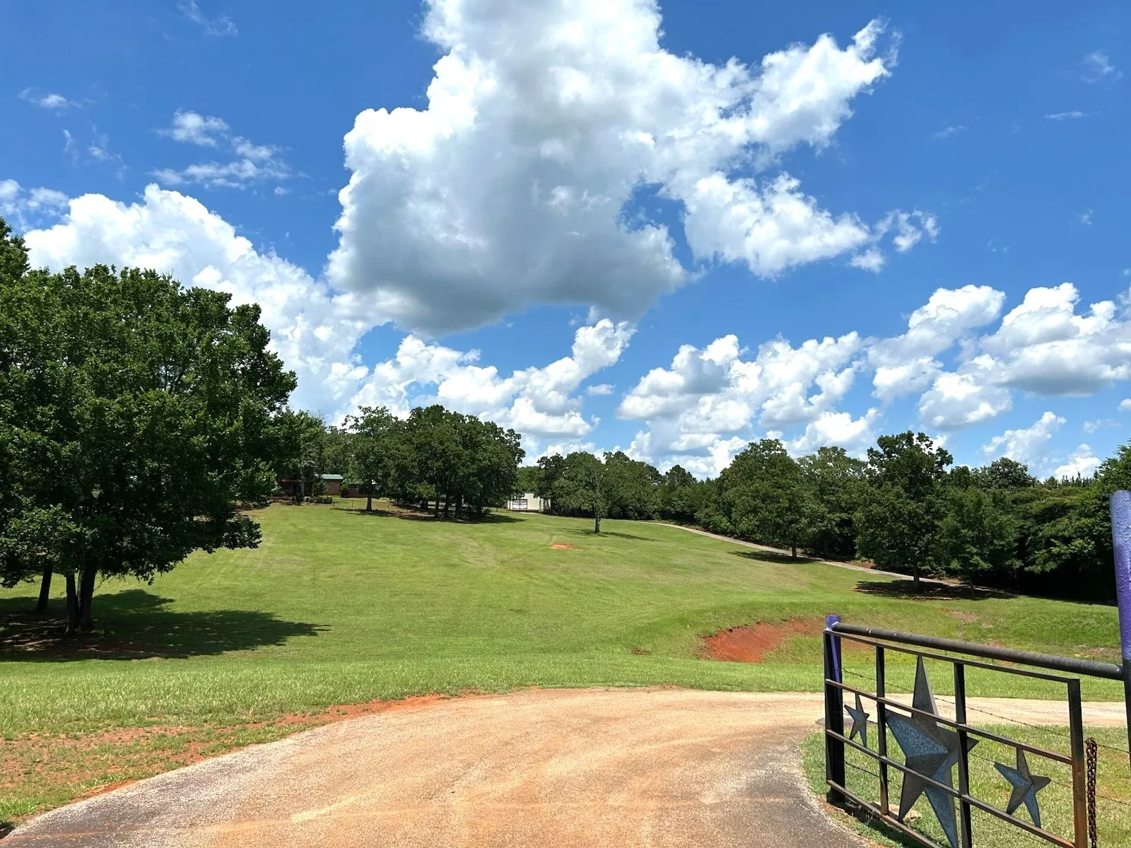 Single Family Residence For Sale in Van Zandt County , 440 VZ County Road 4814, Ben Wheeler, Texas 75754, 3 Bedroom, 3 Bathroom, Garage spaces, 2,008 Sqft, built in 1999, mls#21290868, Real Estate Agent in Ben Wheeler, Homes For Sale in Van Zandt county, Homes For Sale in Ben Wheeler, Realtor in Ben Wheeler Texas, Real Estate Brokerage Independent Realty Texas, Luminita Cordes Realtor