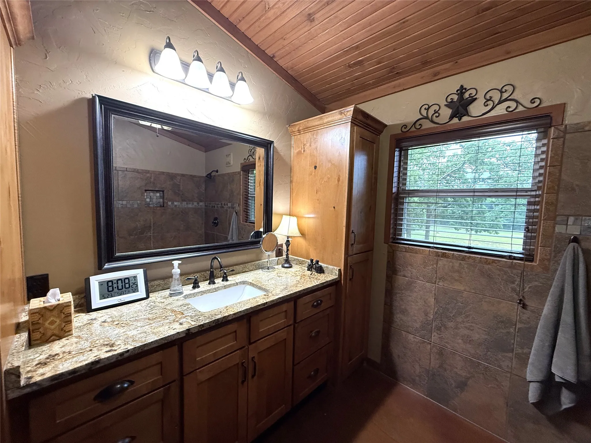 Single Family Residence For Sale in Van Zandt County , 440 VZ County Road 4814, Ben Wheeler, Texas 75754, 3 Bedroom, 3 Bathroom, Garage spaces, 2,008 Sqft, built in 1999, mls#21290868, Real Estate Agent in Ben Wheeler, Homes For Sale in Van Zandt county, Homes For Sale in Ben Wheeler, Realtor in Ben Wheeler Texas, Real Estate Brokerage Independent Realty Texas, Luminita Cordes Realtor