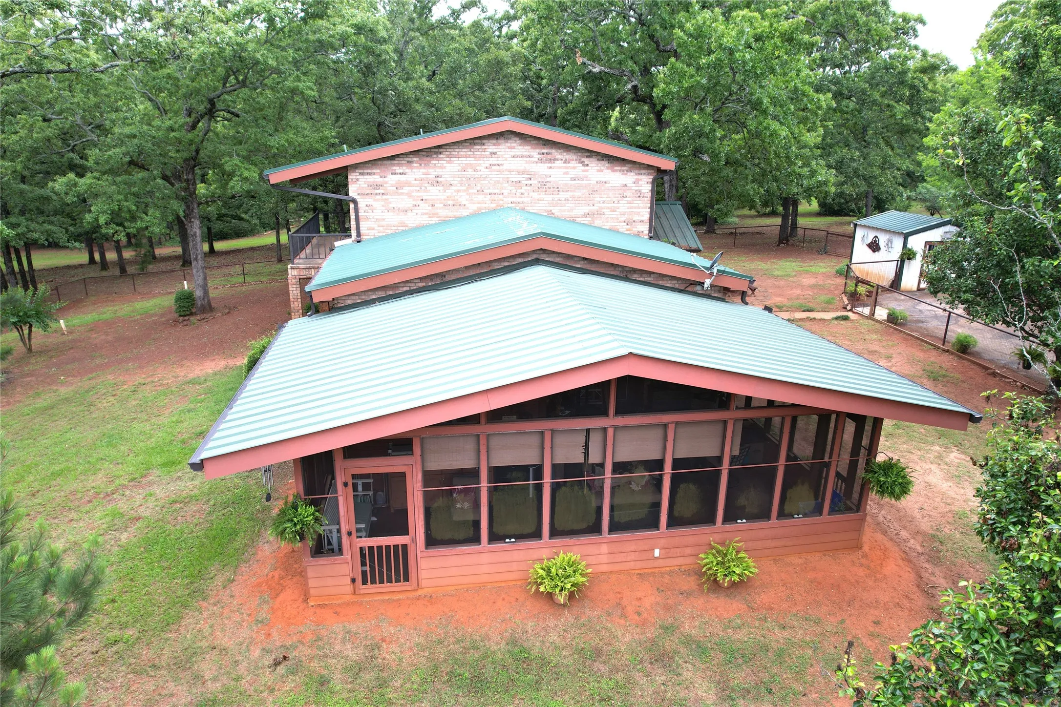 Single Family Residence For Sale in Van Zandt County , 440 VZ County Road 4814, Ben Wheeler, Texas 75754, 3 Bedroom, 3 Bathroom, Garage spaces, 2,008 Sqft, built in 1999, mls#21290868, Real Estate Agent in Ben Wheeler, Homes For Sale in Van Zandt county, Homes For Sale in Ben Wheeler, Realtor in Ben Wheeler Texas, Real Estate Brokerage Independent Realty Texas, Luminita Cordes Realtor