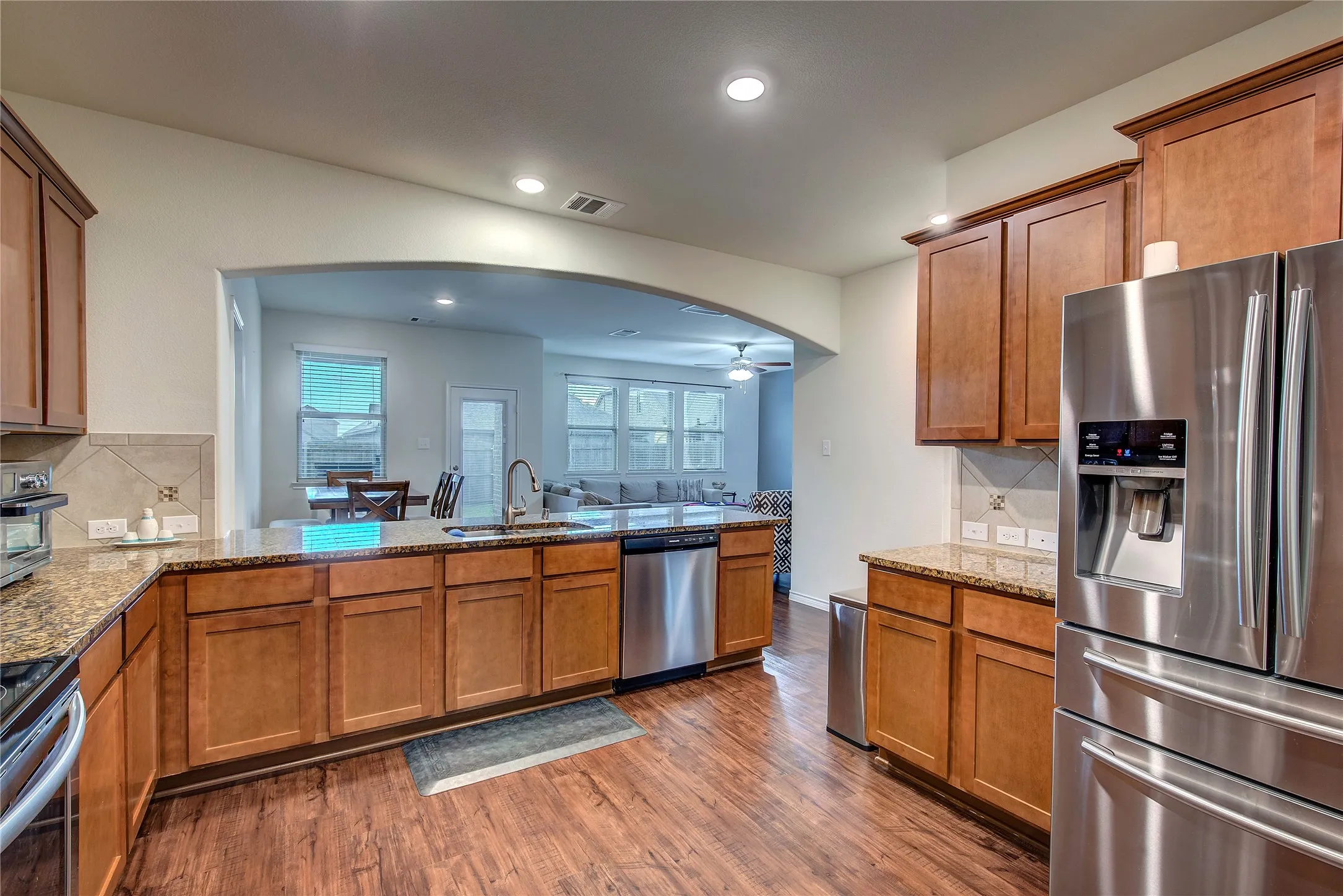 Single Family Residence For Sale in Hunt County , 3217 Honeycomb Way, Royse City, Texas 75189, 4 Bedroom, 3 Bathroom, 2 Garage spaces, 2,478 Sqft, built in 2018, mls#21282461, Real Estate Agent in Royse City, Homes For Sale in Hunt county, Homes For Sale in Royse City, Realtor in Royse City Texas, Real Estate Brokerage Independent Realty Texas, Luminita Cordes Realtor