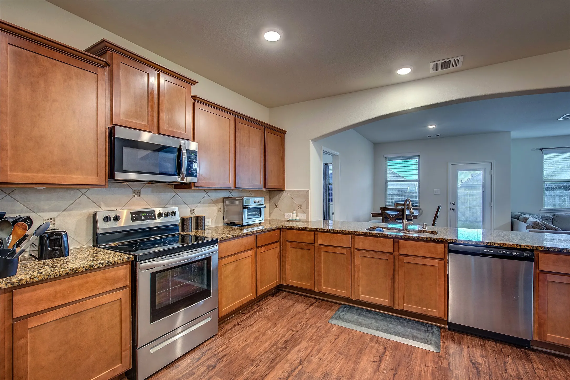 Single Family Residence For Sale in Hunt County , 3217 Honeycomb Way, Royse City, Texas 75189, 4 Bedroom, 3 Bathroom, 2 Garage spaces, 2,478 Sqft, built in 2018, mls#21282461, Real Estate Agent in Royse City, Homes For Sale in Hunt county, Homes For Sale in Royse City, Realtor in Royse City Texas, Real Estate Brokerage Independent Realty Texas, Luminita Cordes Realtor