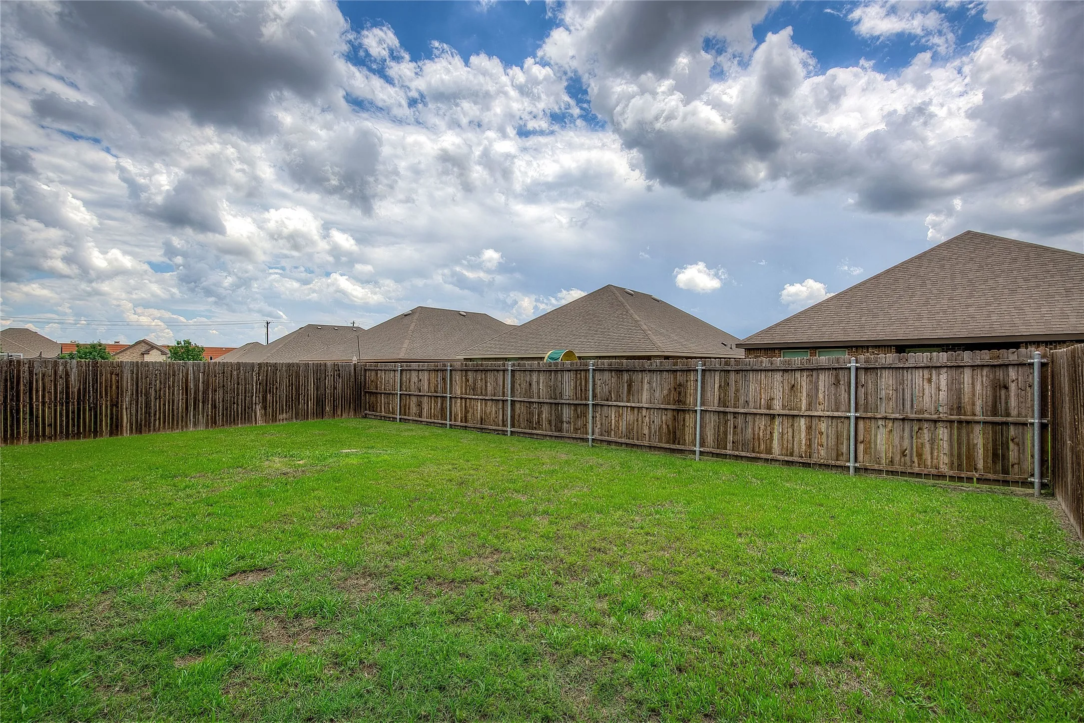 Single Family Residence For Sale in Hunt County , 3217 Honeycomb Way, Royse City, Texas 75189, 4 Bedroom, 3 Bathroom, 2 Garage spaces, 2,478 Sqft, built in 2018, mls#21282461, Real Estate Agent in Royse City, Homes For Sale in Hunt county, Homes For Sale in Royse City, Realtor in Royse City Texas, Real Estate Brokerage Independent Realty Texas, Luminita Cordes Realtor