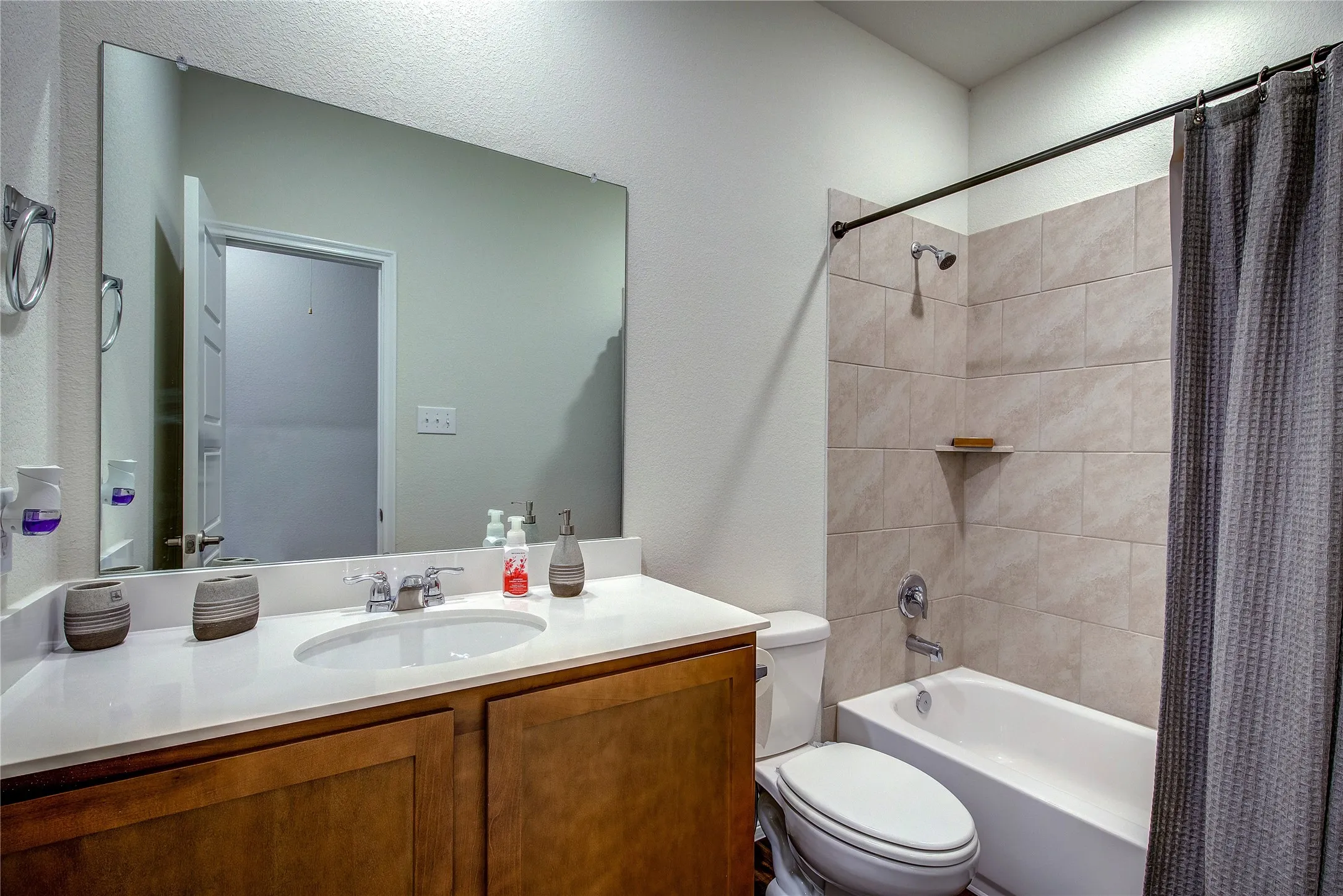 Bathroom #3 (Upstairs)