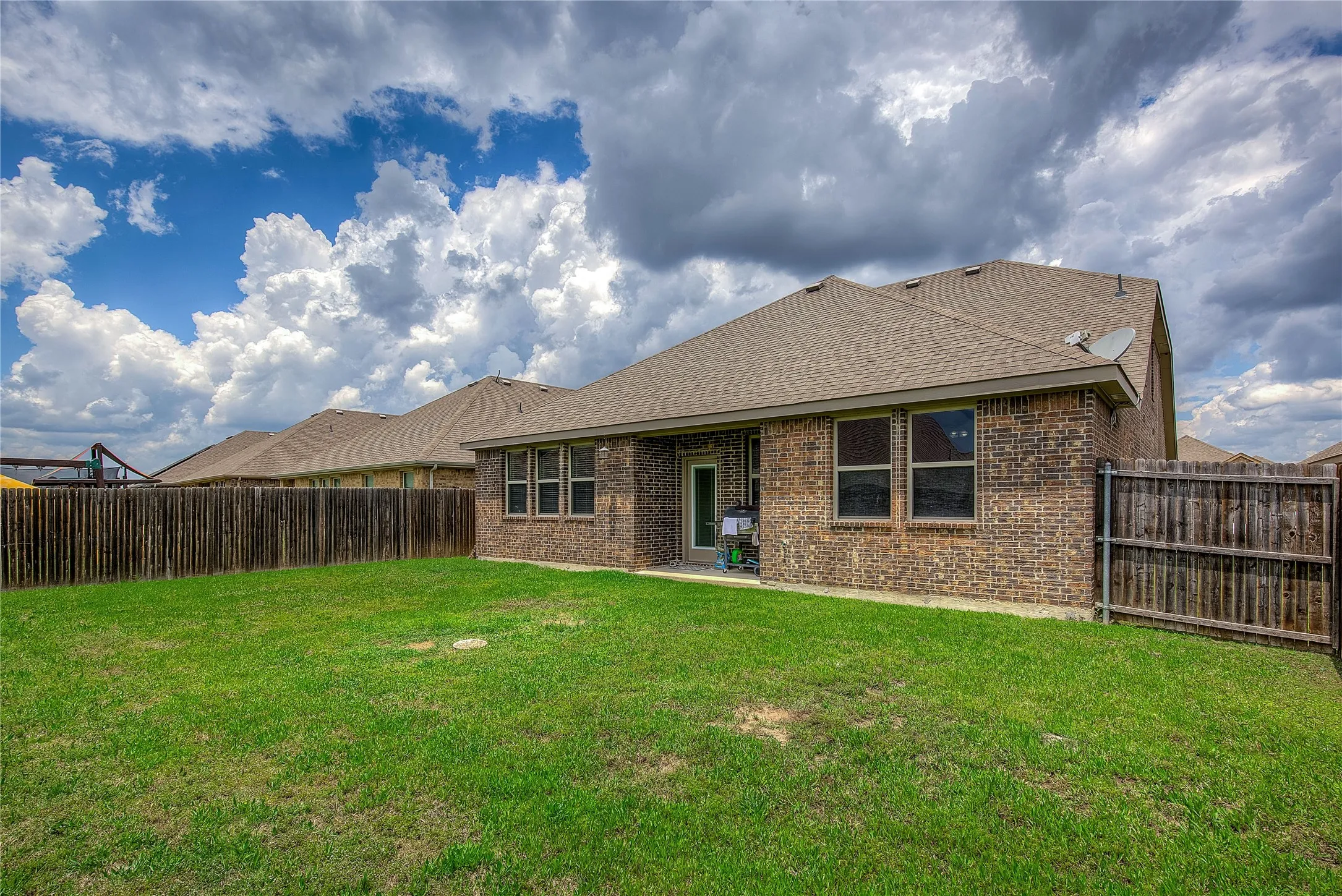 Single Family Residence For Sale in Hunt County , 3217 Honeycomb Way, Royse City, Texas 75189, 4 Bedroom, 3 Bathroom, 2 Garage spaces, 2,478 Sqft, built in 2018, mls#21282461, Real Estate Agent in Royse City, Homes For Sale in Hunt county, Homes For Sale in Royse City, Realtor in Royse City Texas, Real Estate Brokerage Independent Realty Texas, Luminita Cordes Realtor