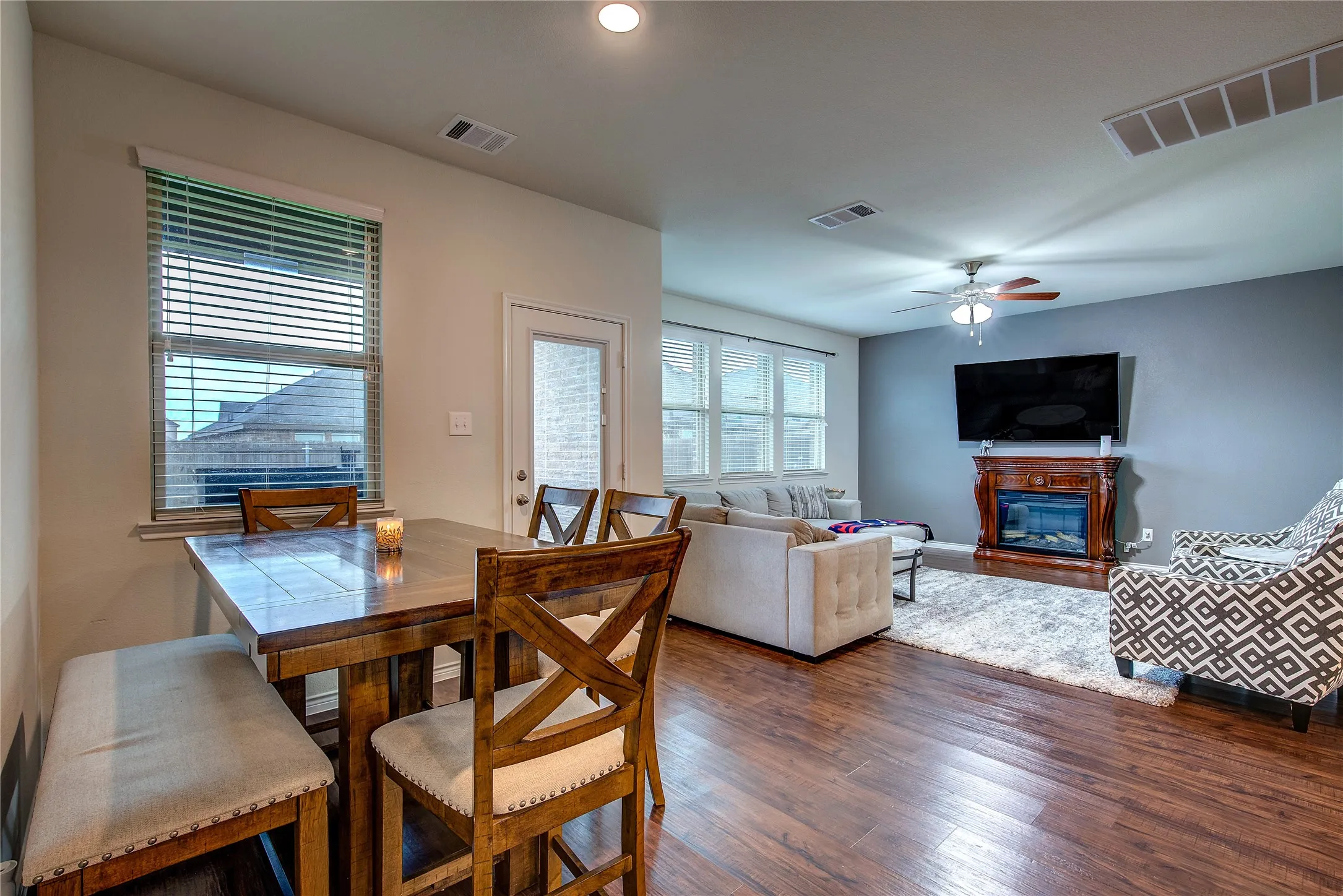Single Family Residence For Sale in Hunt County , 3217 Honeycomb Way, Royse City, Texas 75189, 4 Bedroom, 3 Bathroom, 2 Garage spaces, 2,478 Sqft, built in 2018, mls#21282461, Real Estate Agent in Royse City, Homes For Sale in Hunt county, Homes For Sale in Royse City, Realtor in Royse City Texas, Real Estate Brokerage Independent Realty Texas, Luminita Cordes Realtor