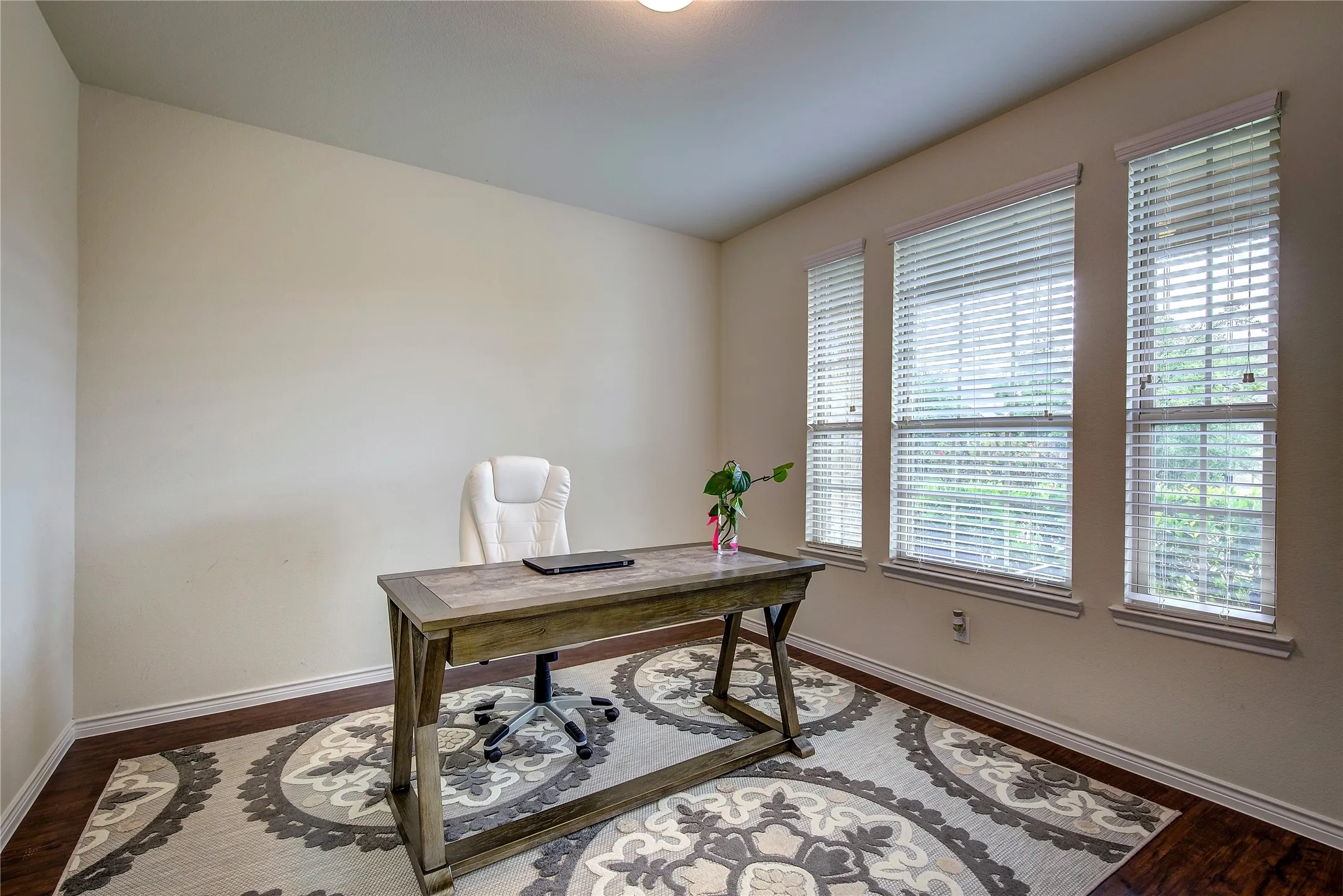 Single Family Residence For Sale in Hunt County , 3217 Honeycomb Way, Royse City, Texas 75189, 4 Bedroom, 3 Bathroom, 2 Garage spaces, 2,478 Sqft, built in 2018, mls#21282461, Real Estate Agent in Royse City, Homes For Sale in Hunt county, Homes For Sale in Royse City, Realtor in Royse City Texas, Real Estate Brokerage Independent Realty Texas, Luminita Cordes Realtor