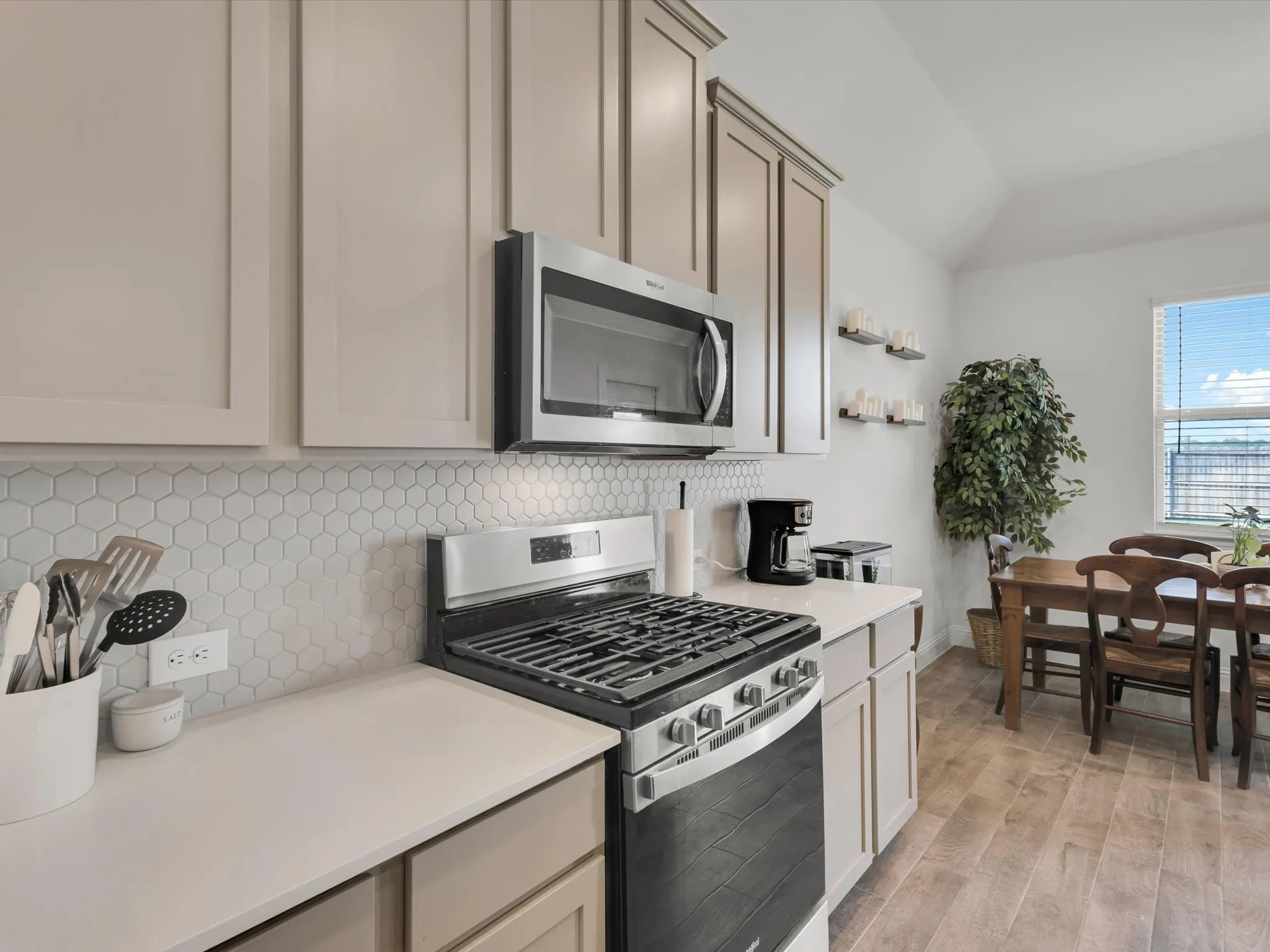 Single Family Residence For Sale in Denton County , 10925 Canyon Mine Drive, Aubrey, Texas 76227, 3 Bedroom, 2 Bathroom, 2 Garage spaces, 1,523 Sqft, built in 2021, mls#21289095, Real Estate Agent in Aubrey, Homes For Sale in Denton county, Homes For Sale in Aubrey, Realtor in Aubrey Texas, Real Estate Brokerage Independent Realty Texas, Luminita Cordes Realtor
