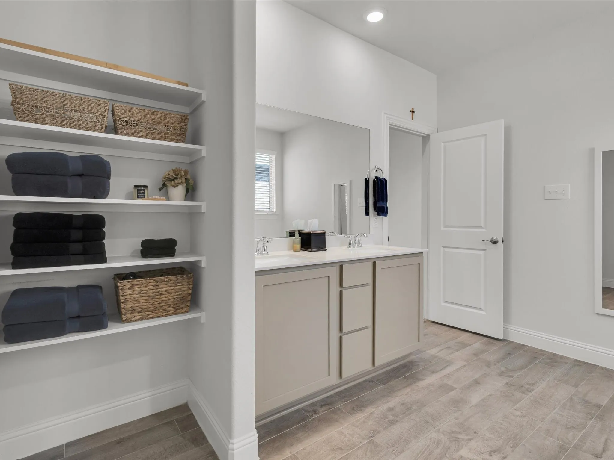 Single Family Residence For Sale in Denton County , 10925 Canyon Mine Drive, Aubrey, Texas 76227, 3 Bedroom, 2 Bathroom, 2 Garage spaces, 1,523 Sqft, built in 2021, mls#21289095, Real Estate Agent in Aubrey, Homes For Sale in Denton county, Homes For Sale in Aubrey, Realtor in Aubrey Texas, Real Estate Brokerage Independent Realty Texas, Luminita Cordes Realtor