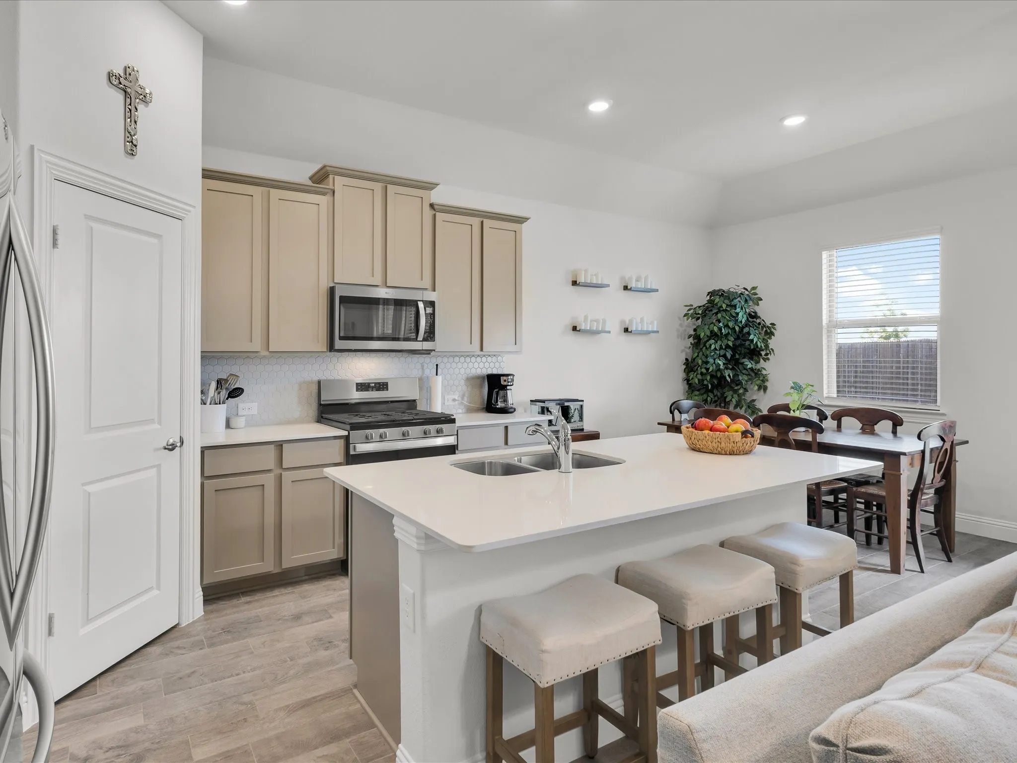 Single Family Residence For Sale in Denton County , 10925 Canyon Mine Drive, Aubrey, Texas 76227, 3 Bedroom, 2 Bathroom, 2 Garage spaces, 1,523 Sqft, built in 2021, mls#21289095, Real Estate Agent in Aubrey, Homes For Sale in Denton county, Homes For Sale in Aubrey, Realtor in Aubrey Texas, Real Estate Brokerage Independent Realty Texas, Luminita Cordes Realtor