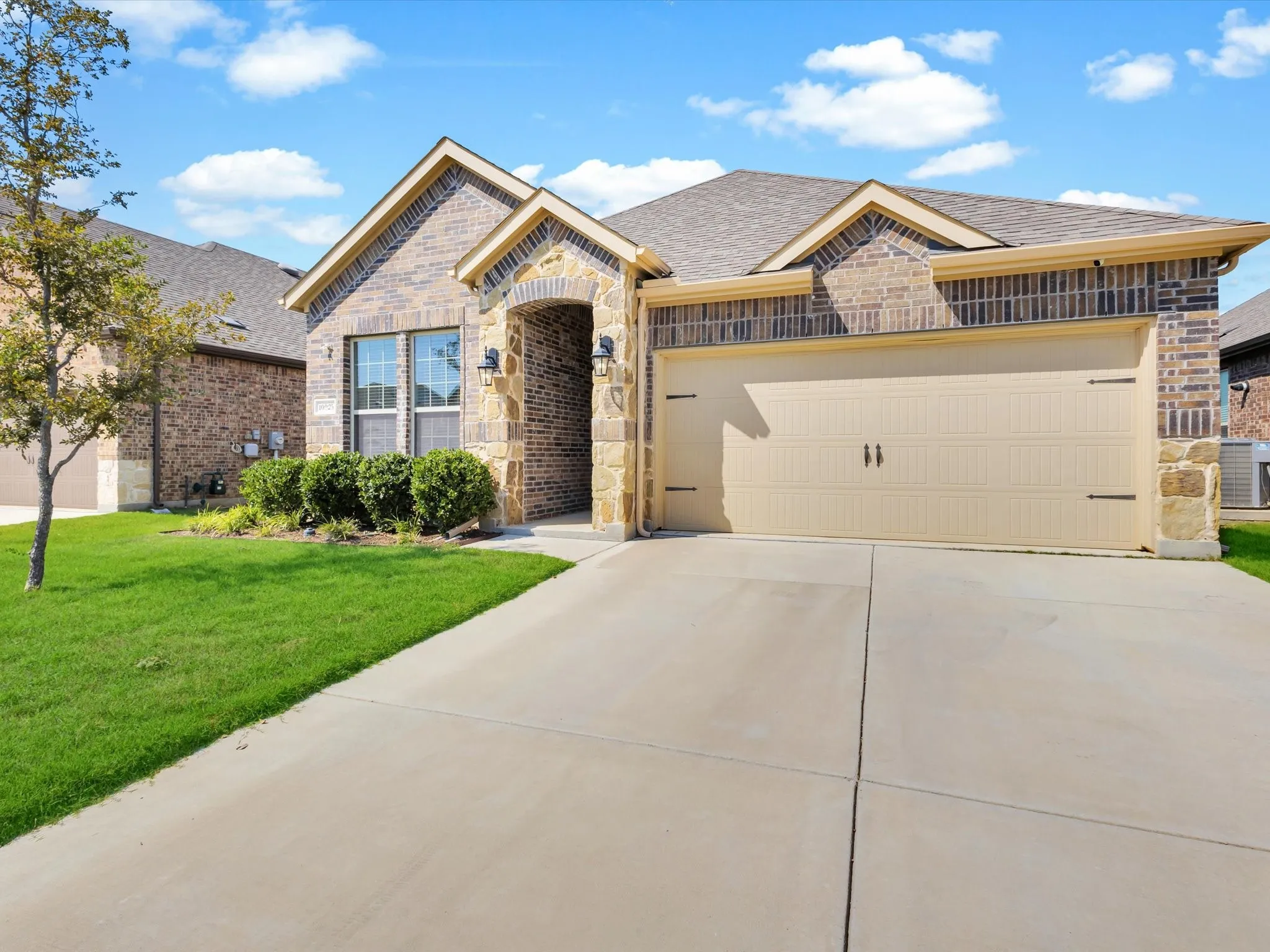 Single Family Residence For Sale in Denton County , 10925 Canyon Mine Drive, Aubrey, Texas 76227, 3 Bedroom, 2 Bathroom, 2 Garage spaces, 1,523 Sqft, built in 2021, mls#21289095, Real Estate Agent in Aubrey, Homes For Sale in Denton county, Homes For Sale in Aubrey, Realtor in Aubrey Texas, Real Estate Brokerage Independent Realty Texas, Luminita Cordes Realtor