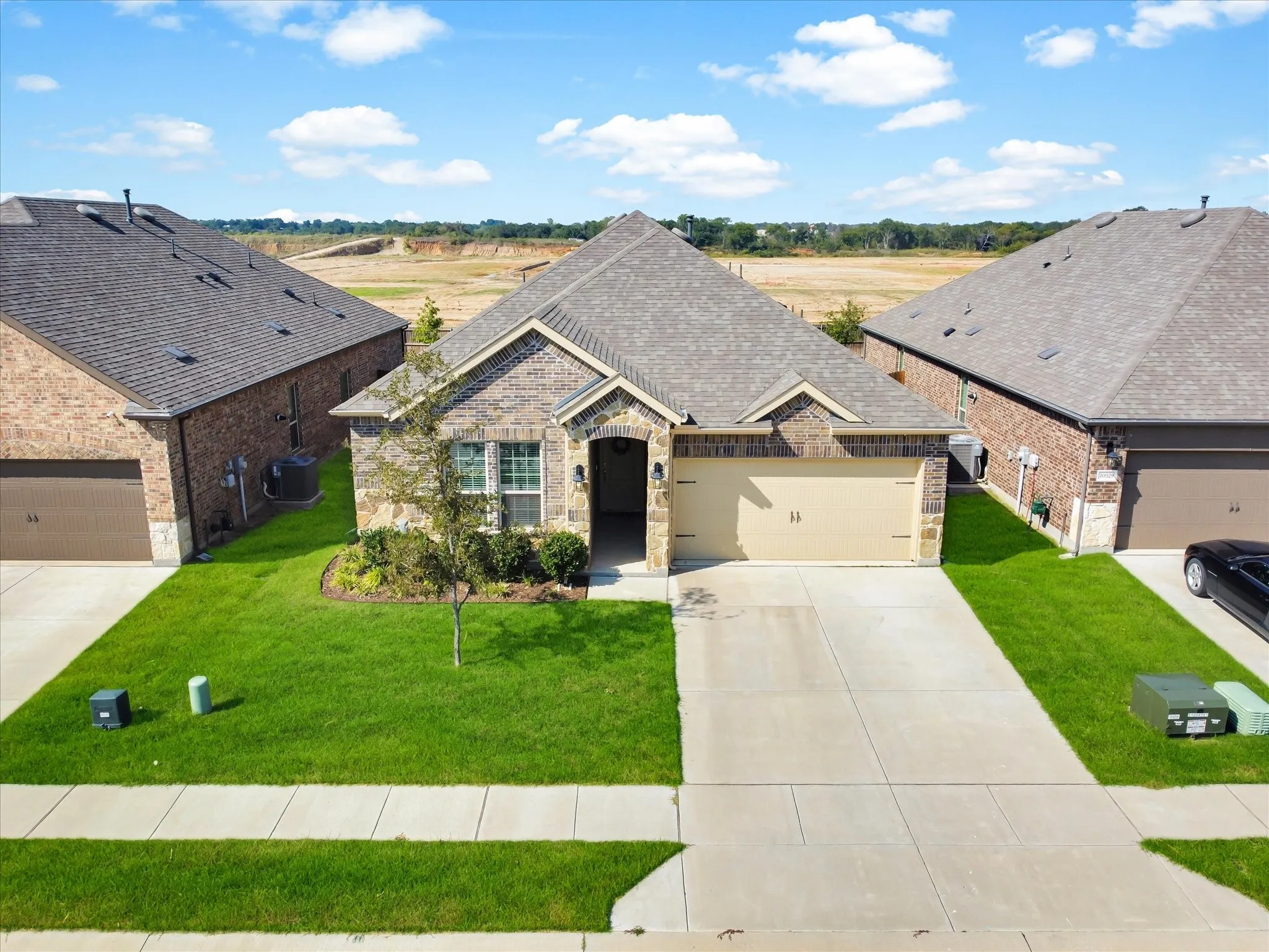 Single Family Residence For Sale in Denton County , 10925 Canyon Mine Drive, Aubrey, Texas 76227, 3 Bedroom, 2 Bathroom, 2 Garage spaces, 1,523 Sqft, built in 2021, mls#21289095, Real Estate Agent in Aubrey, Homes For Sale in Denton county, Homes For Sale in Aubrey, Realtor in Aubrey Texas, Real Estate Brokerage Independent Realty Texas, Luminita Cordes Realtor