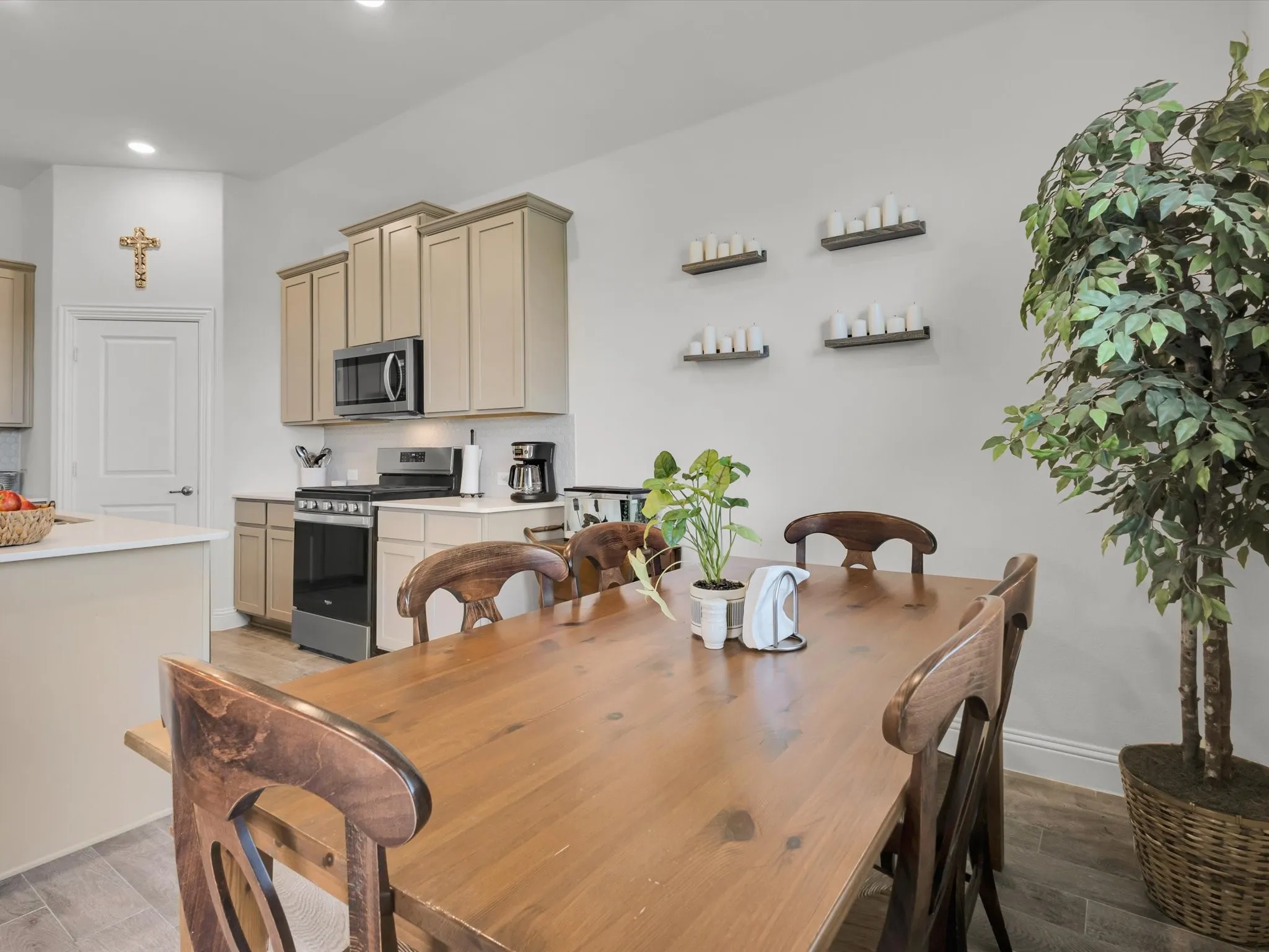 Single Family Residence For Sale in Denton County , 10925 Canyon Mine Drive, Aubrey, Texas 76227, 3 Bedroom, 2 Bathroom, 2 Garage spaces, 1,523 Sqft, built in 2021, mls#21289095, Real Estate Agent in Aubrey, Homes For Sale in Denton county, Homes For Sale in Aubrey, Realtor in Aubrey Texas, Real Estate Brokerage Independent Realty Texas, Luminita Cordes Realtor