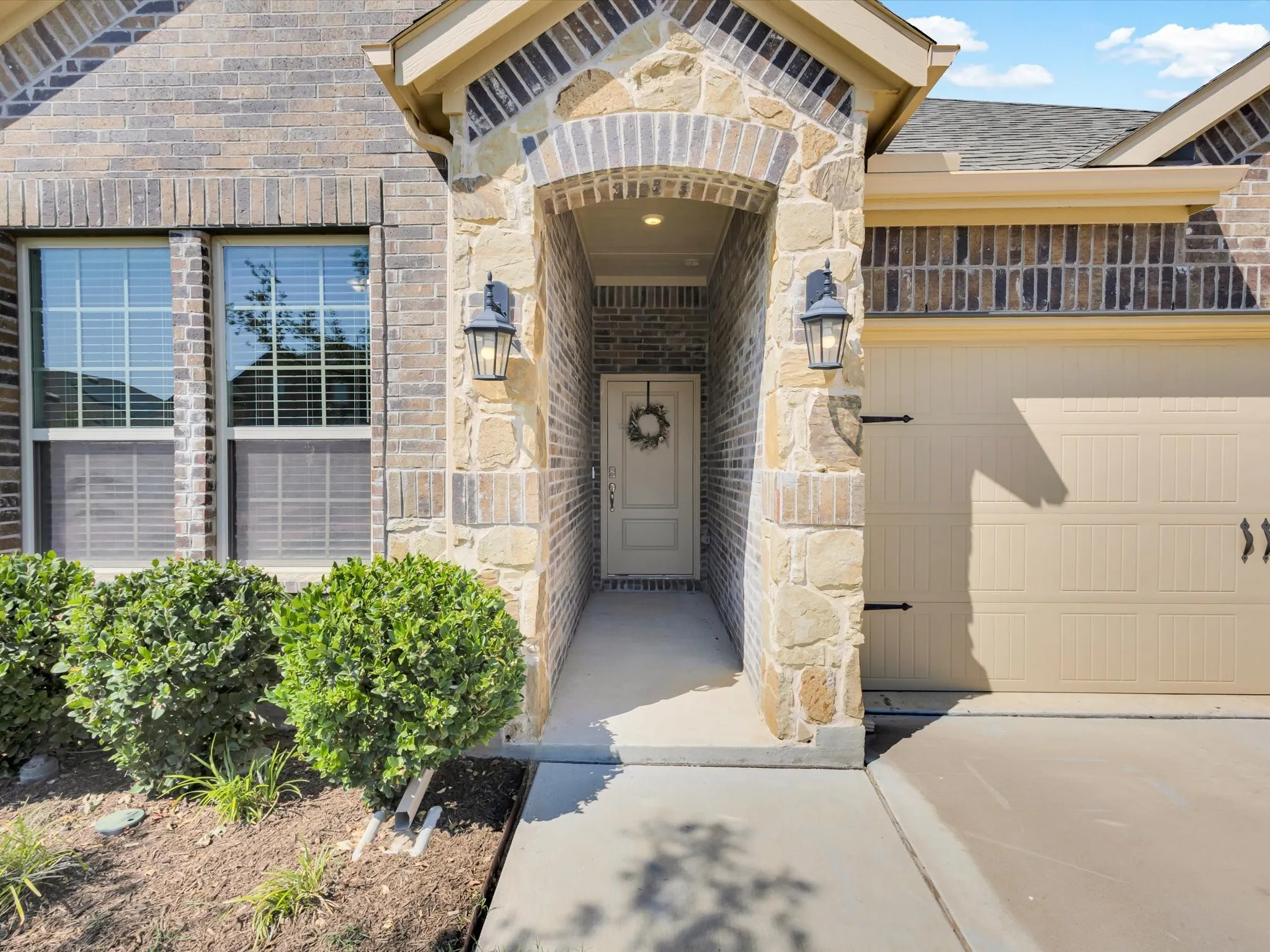 Single Family Residence For Sale in Denton County , 10925 Canyon Mine Drive, Aubrey, Texas 76227, 3 Bedroom, 2 Bathroom, 2 Garage spaces, 1,523 Sqft, built in 2021, mls#21289095, Real Estate Agent in Aubrey, Homes For Sale in Denton county, Homes For Sale in Aubrey, Realtor in Aubrey Texas, Real Estate Brokerage Independent Realty Texas, Luminita Cordes Realtor