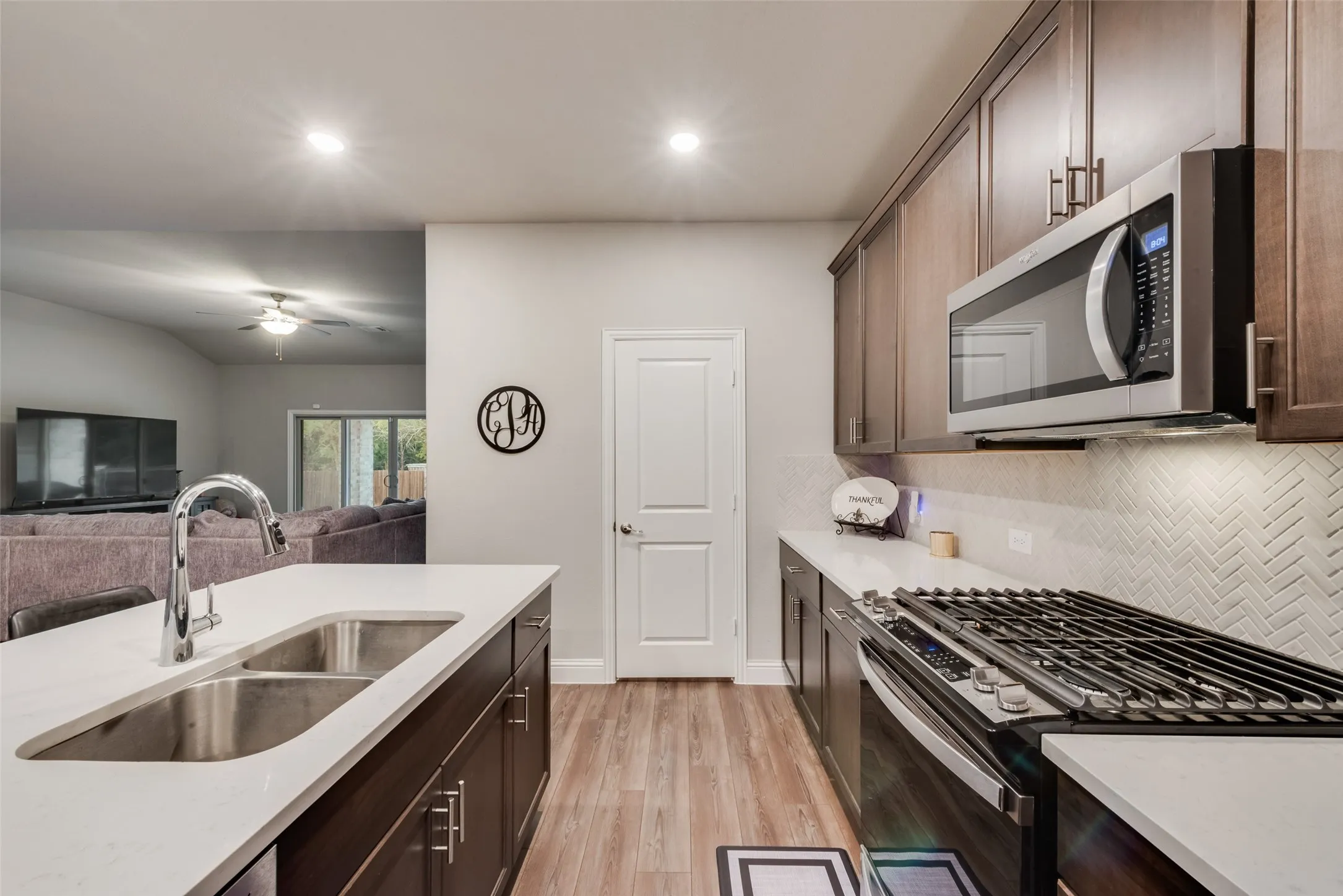 Single Family Residence For Sale in Collin County , 1611 Ironwood Way, Melissa, Texas 75454, 4 Bedroom, 4 Bathroom, 2 Garage spaces, 3,103 Sqft, built in 2022, mls#21286088, Real Estate Agent in Melissa, Homes For Sale in Collin county, Homes For Sale in Melissa, Realtor in Melissa Texas, Real Estate Brokerage Independent Realty Texas, Luminita Cordes Realtor