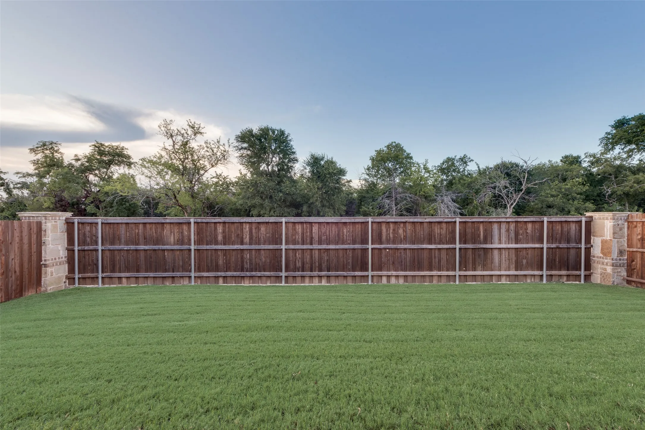 Peaceful evenings with No backyard neighbors
