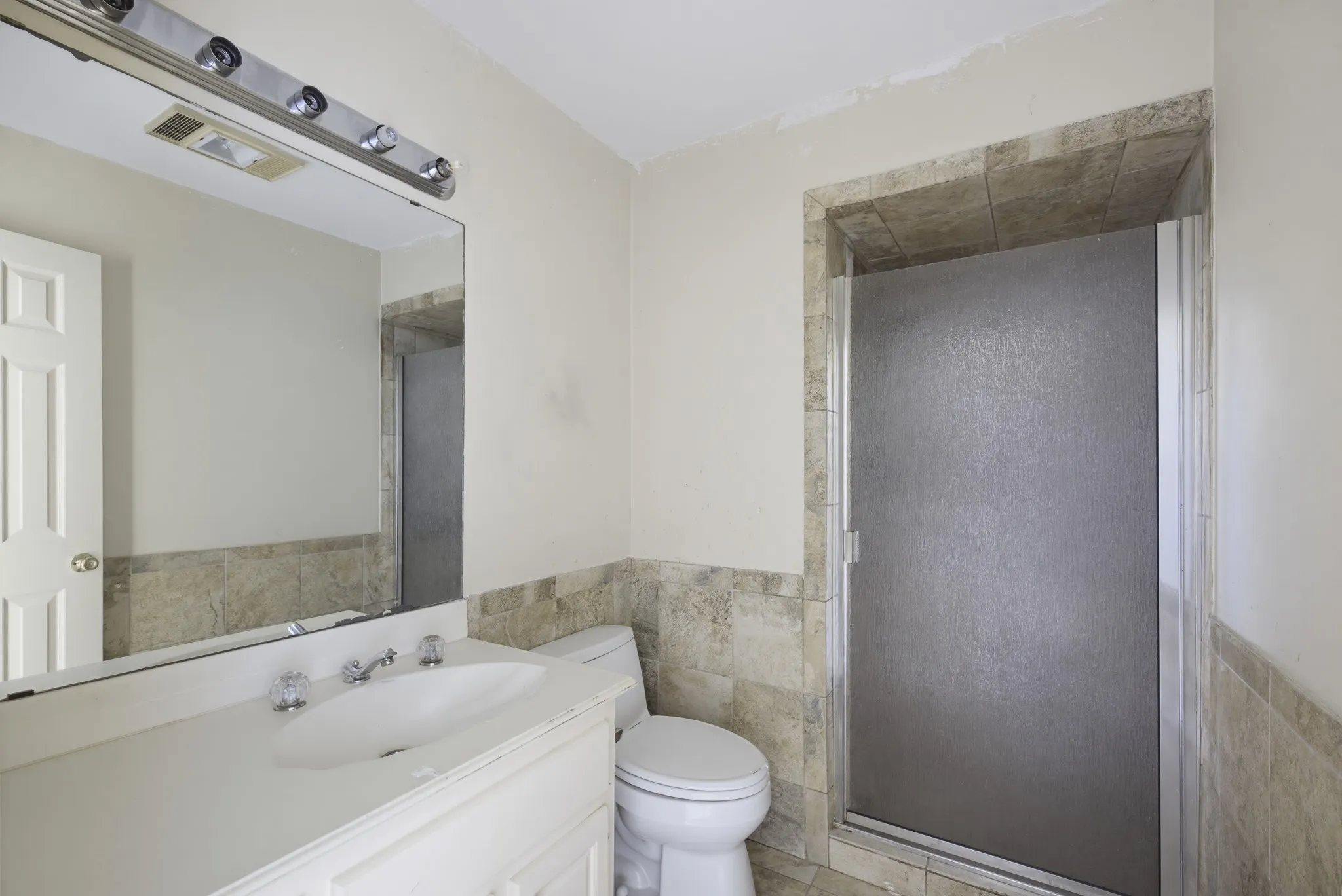 Single Family Residence For Sale in Tarrant County , 21 Crosslands Road, Benbrook, Texas 76132, 4 Bedroom, 3 Bathroom, 2 Garage spaces, 2,882 Sqft, built in 1976, mls#21290520, Real Estate Agent in Benbrook, Homes For Sale in Tarrant county, Homes For Sale in Benbrook, Realtor in Benbrook Texas, Real Estate Brokerage Independent Realty Texas, Luminita Cordes Realtor