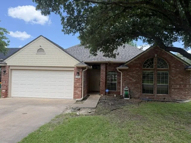 Single Family Residence For Sale in Bell County , 3012 Red Oak Drive, Belton, Texas 76513, 3 Bedrooms, 2 Bathrooms, 2 Garage spaces, 2,012 Sqft, built in 1992, Price $372,250, mls#21290762, Real Estate Agent in Belton, Homes For Sale in Bell county, Homes For Sale in Belton, Realtor in Belton Texas, Real Estate Brokerage Independent Realty Texas, Luminita Cordes Realtor