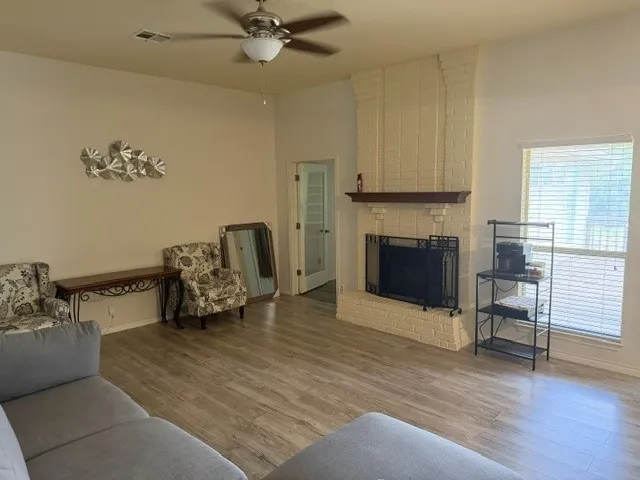 Single Family Residence For Sale in Bell County , 3012 Red Oak Drive, Belton, Texas 76513, 3 Bedrooms, 2 Bathrooms, 2 Garage spaces, 2,012 Sqft, built in 1992, Price $372,250, mls#21290762, Real Estate Agent in Belton, Homes For Sale in Bell county, Homes For Sale in Belton, Realtor in Belton Texas, Real Estate Brokerage Independent Realty Texas, Luminita Cordes Realtor