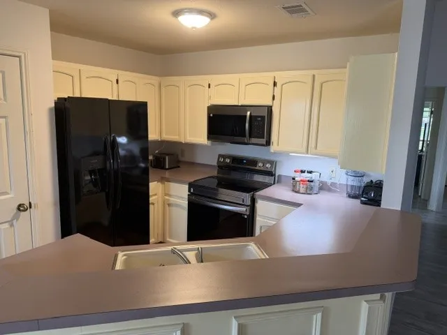 Single Family Residence For Sale in Bell County , 3012 Red Oak Drive, Belton, Texas 76513, 3 Bedrooms, 2 Bathrooms, 2 Garage spaces, 2,012 Sqft, built in 1992, Price $372,250, mls#21290762, Real Estate Agent in Belton, Homes For Sale in Bell county, Homes For Sale in Belton, Realtor in Belton Texas, Real Estate Brokerage Independent Realty Texas, Luminita Cordes Realtor