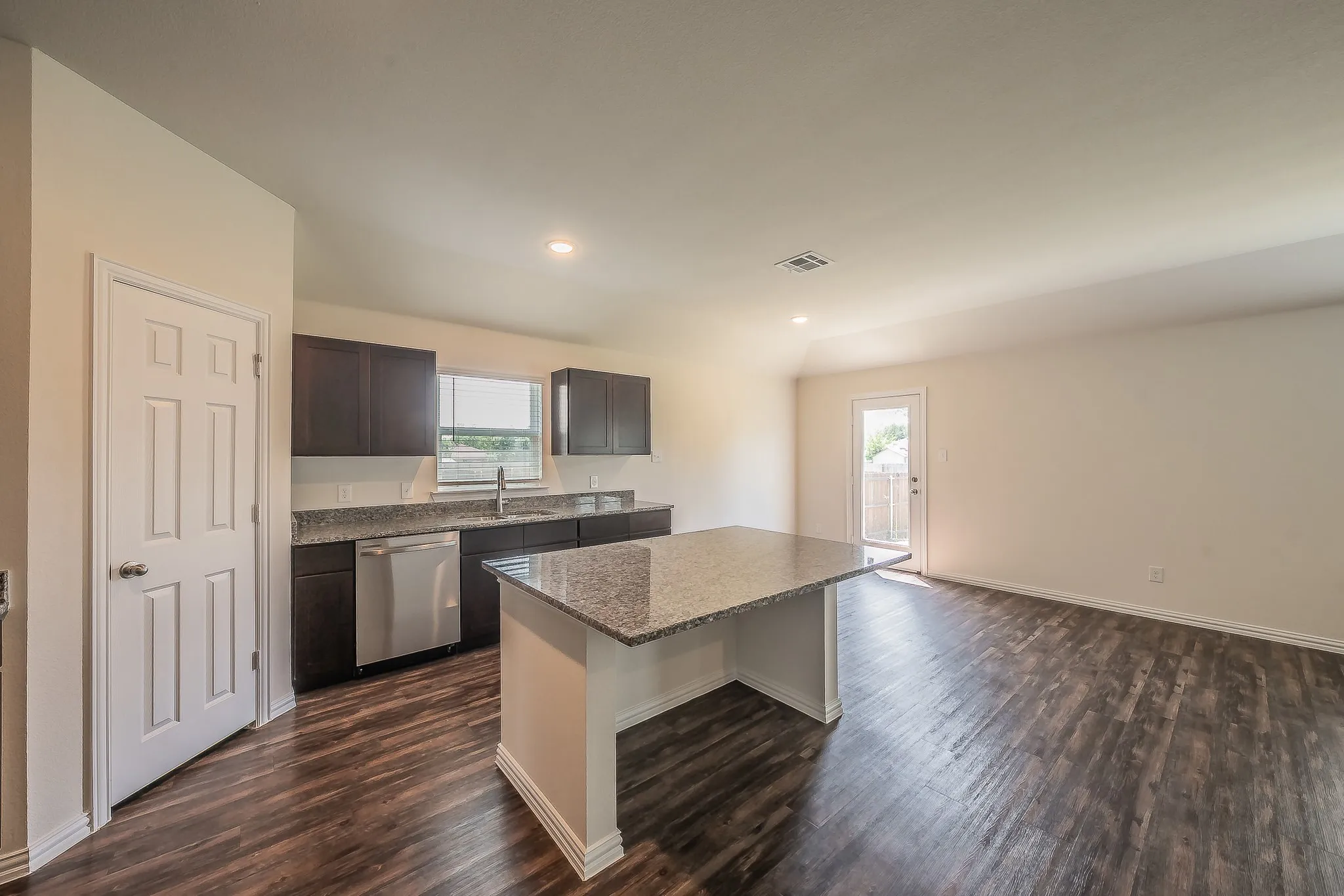 Single Family Residence For Sale in Johnson County , 433 Rose Avenue, Cleburne, Texas 76033, 4 Bedroom, 2 Bathroom, 2 Garage spaces, 1,763 Sqft, built in 2024, mls#21289876, Real Estate Agent in Cleburne, Homes For Sale in Johnson county, Homes For Sale in Cleburne, Realtor in Cleburne Texas, Real Estate Brokerage Independent Realty Texas, Luminita Cordes Realtor