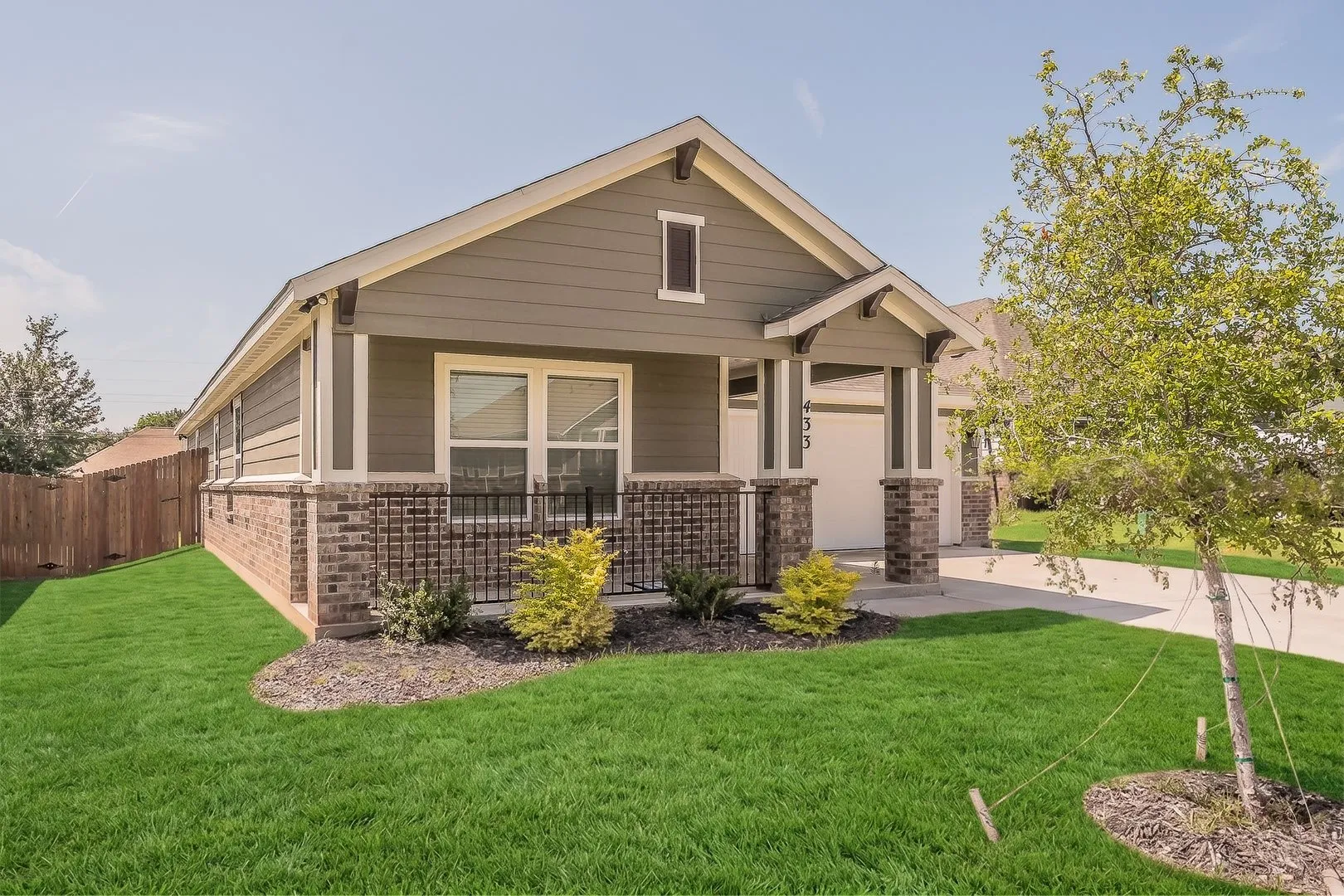 Single Family Residence For Sale in Johnson County , 433 Rose Avenue, Cleburne, Texas 76033, 4 Bedroom, 2 Bathroom, 2 Garage spaces, 1,763 Sqft, built in 2024, mls#21289876, Real Estate Agent in Cleburne, Homes For Sale in Johnson county, Homes For Sale in Cleburne, Realtor in Cleburne Texas, Real Estate Brokerage Independent Realty Texas, Luminita Cordes Realtor