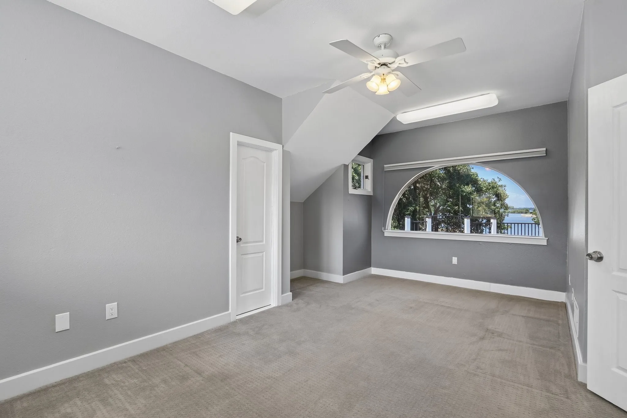 Single Family Residence For Sale in Denton County , 823 Carrie Court, Lakewood Village, Texas 75068, 4 Bedroom, 3 Bathroom, 9 Garage spaces, 3,879 Sqft, built in 1996, mls#21290134, Real Estate Agent in Lakewood Village, Homes For Sale in Denton county, Homes For Sale in Lakewood Village, Realtor in Lakewood Village Texas, Real Estate Brokerage Independent Realty Texas, Luminita Cordes Realtor