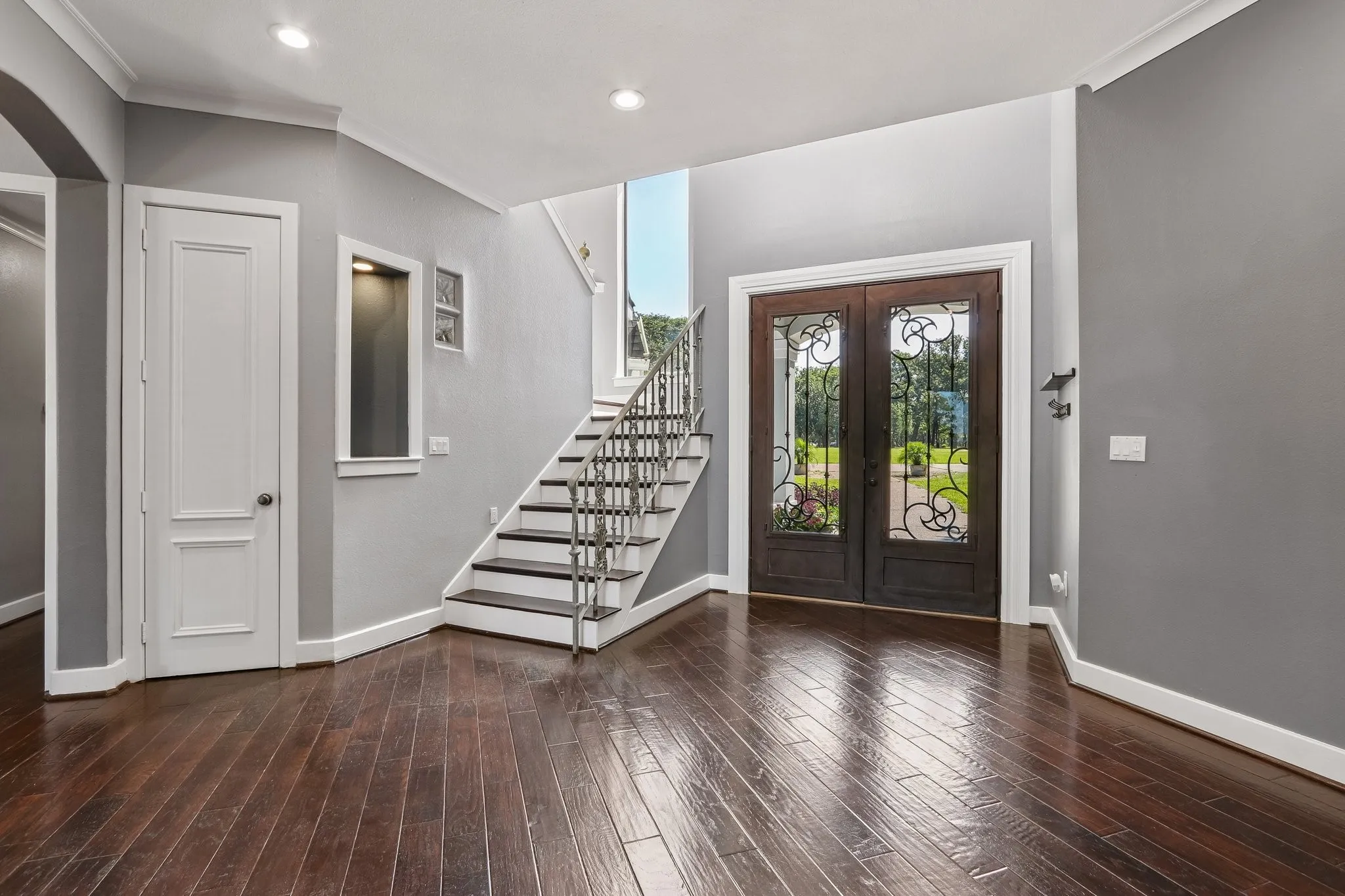 Single Family Residence For Sale in Denton County , 823 Carrie Court, Lakewood Village, Texas 75068, 4 Bedroom, 3 Bathroom, 9 Garage spaces, 3,879 Sqft, built in 1996, mls#21290134, Real Estate Agent in Lakewood Village, Homes For Sale in Denton county, Homes For Sale in Lakewood Village, Realtor in Lakewood Village Texas, Real Estate Brokerage Independent Realty Texas, Luminita Cordes Realtor