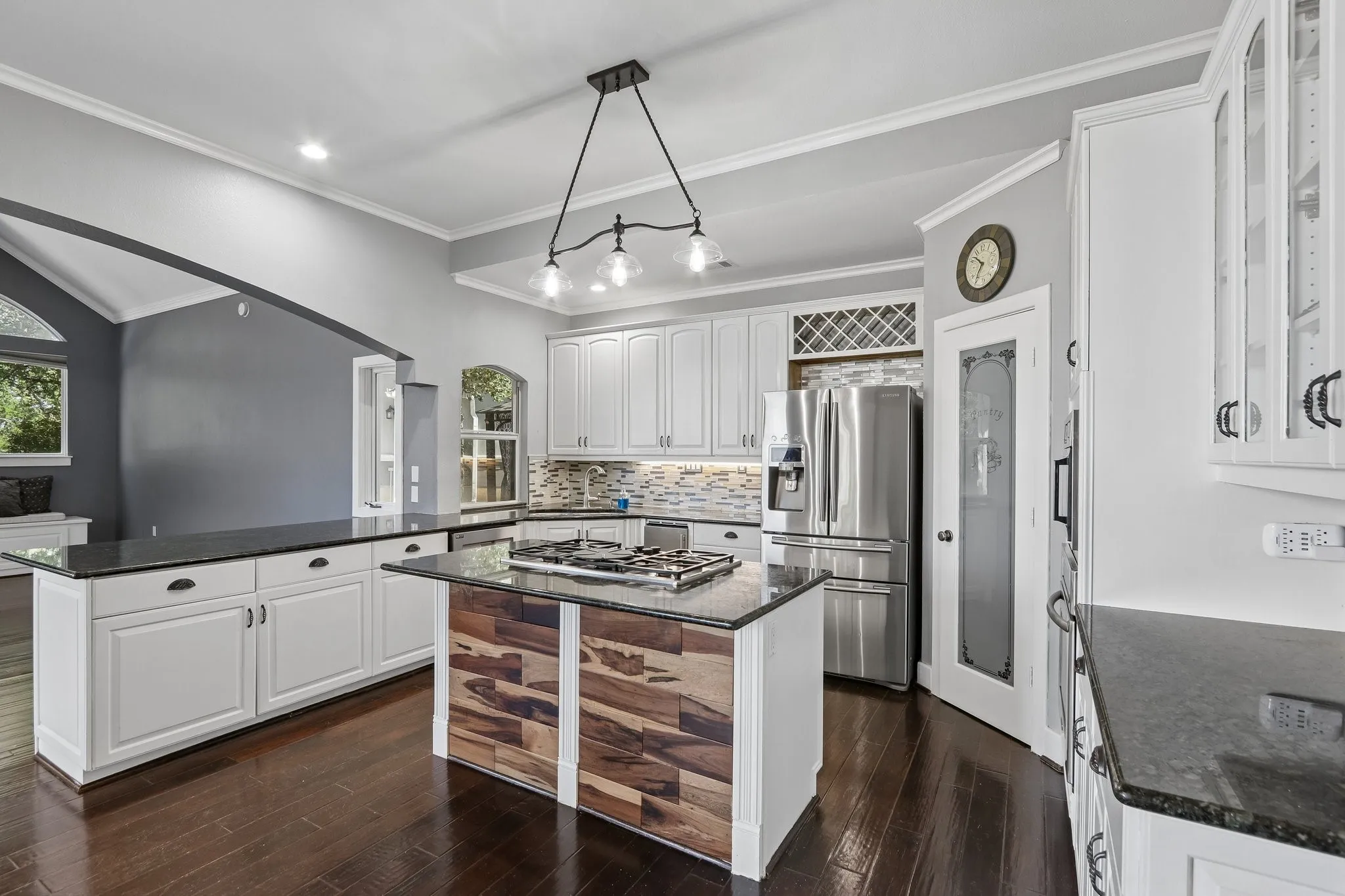 Single Family Residence For Sale in Denton County , 823 Carrie Court, Lakewood Village, Texas 75068, 4 Bedroom, 3 Bathroom, 9 Garage spaces, 3,879 Sqft, built in 1996, mls#21290134, Real Estate Agent in Lakewood Village, Homes For Sale in Denton county, Homes For Sale in Lakewood Village, Realtor in Lakewood Village Texas, Real Estate Brokerage Independent Realty Texas, Luminita Cordes Realtor