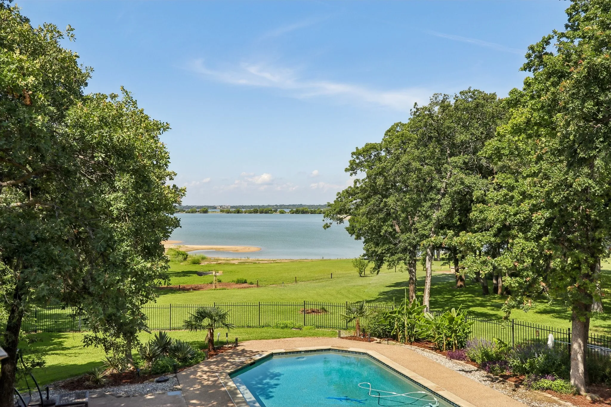 Single Family Residence For Sale in Denton County , 823 Carrie Court, Lakewood Village, Texas 75068, 4 Bedroom, 3 Bathroom, 9 Garage spaces, 3,879 Sqft, built in 1996, mls#21290134, Real Estate Agent in Lakewood Village, Homes For Sale in Denton county, Homes For Sale in Lakewood Village, Realtor in Lakewood Village Texas, Real Estate Brokerage Independent Realty Texas, Luminita Cordes Realtor