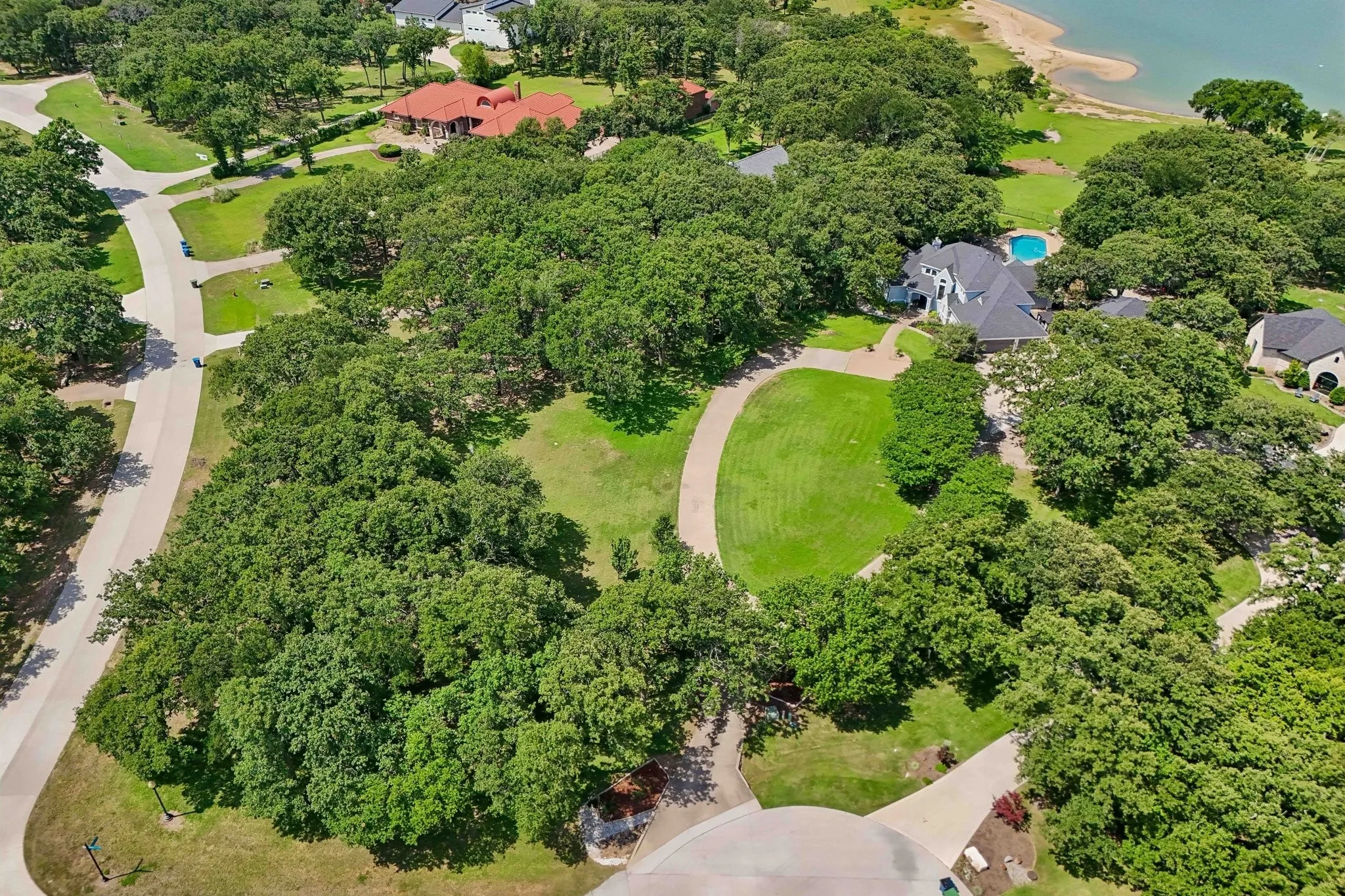 Single Family Residence For Sale in Denton County , 823 Carrie Court, Lakewood Village, Texas 75068, 4 Bedroom, 3 Bathroom, 9 Garage spaces, 3,879 Sqft, built in 1996, mls#21290134, Real Estate Agent in Lakewood Village, Homes For Sale in Denton county, Homes For Sale in Lakewood Village, Realtor in Lakewood Village Texas, Real Estate Brokerage Independent Realty Texas, Luminita Cordes Realtor