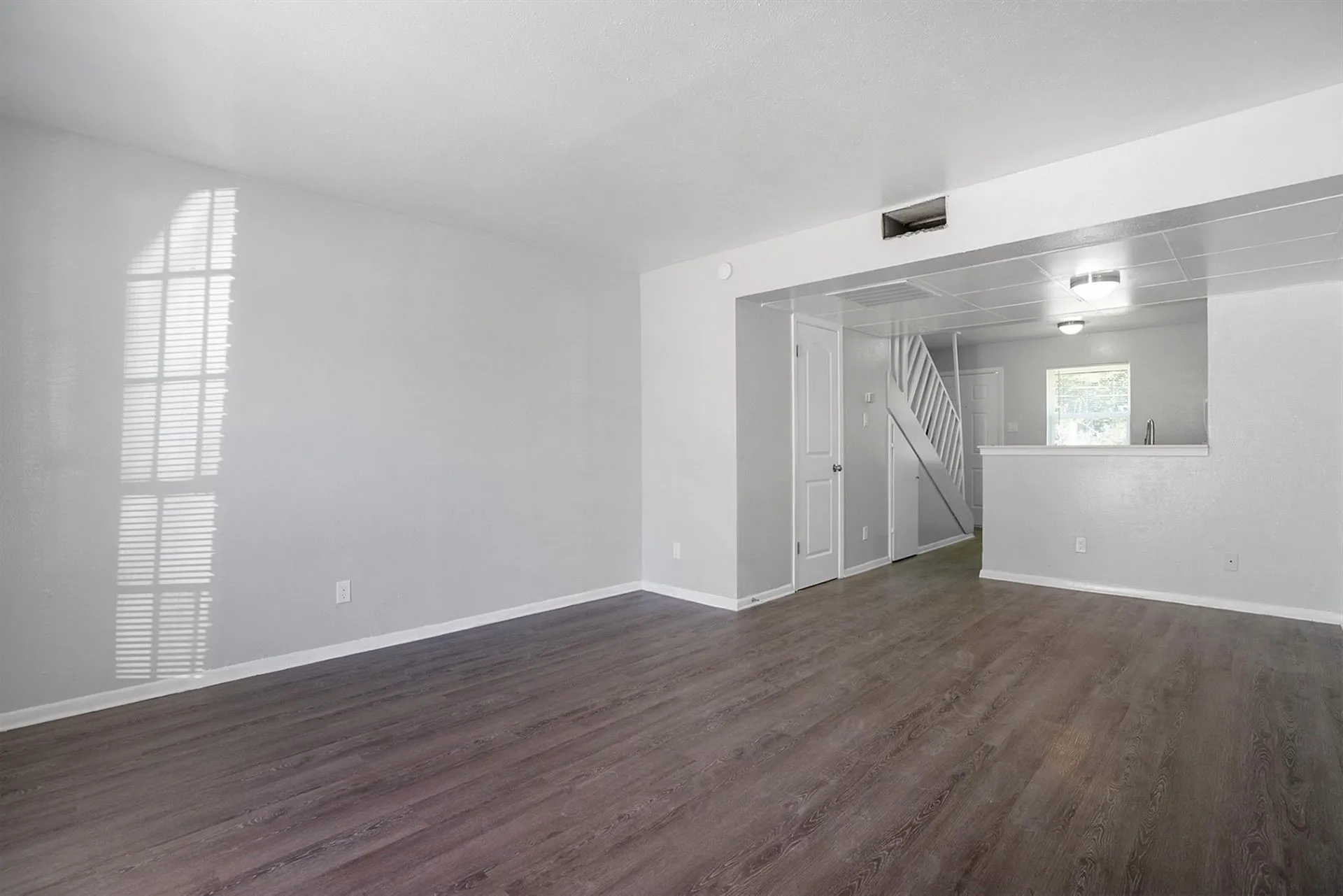 Apartment For Rent in Tarrant County , 313 Rose Street 317-A, Arlington, Texas 76010, 2 Bedroom, 1 Bathroom, Garage spaces, 880 Sqft, built in 1968, mls#21290892, Real Estate Agent in Arlington, Homes For Rent in Tarrant county, Homes For Rent in Arlington, Realtor in Arlington Texas, Real Estate Brokerage Independent Realty Texas, Luminita Cordes Realtor
