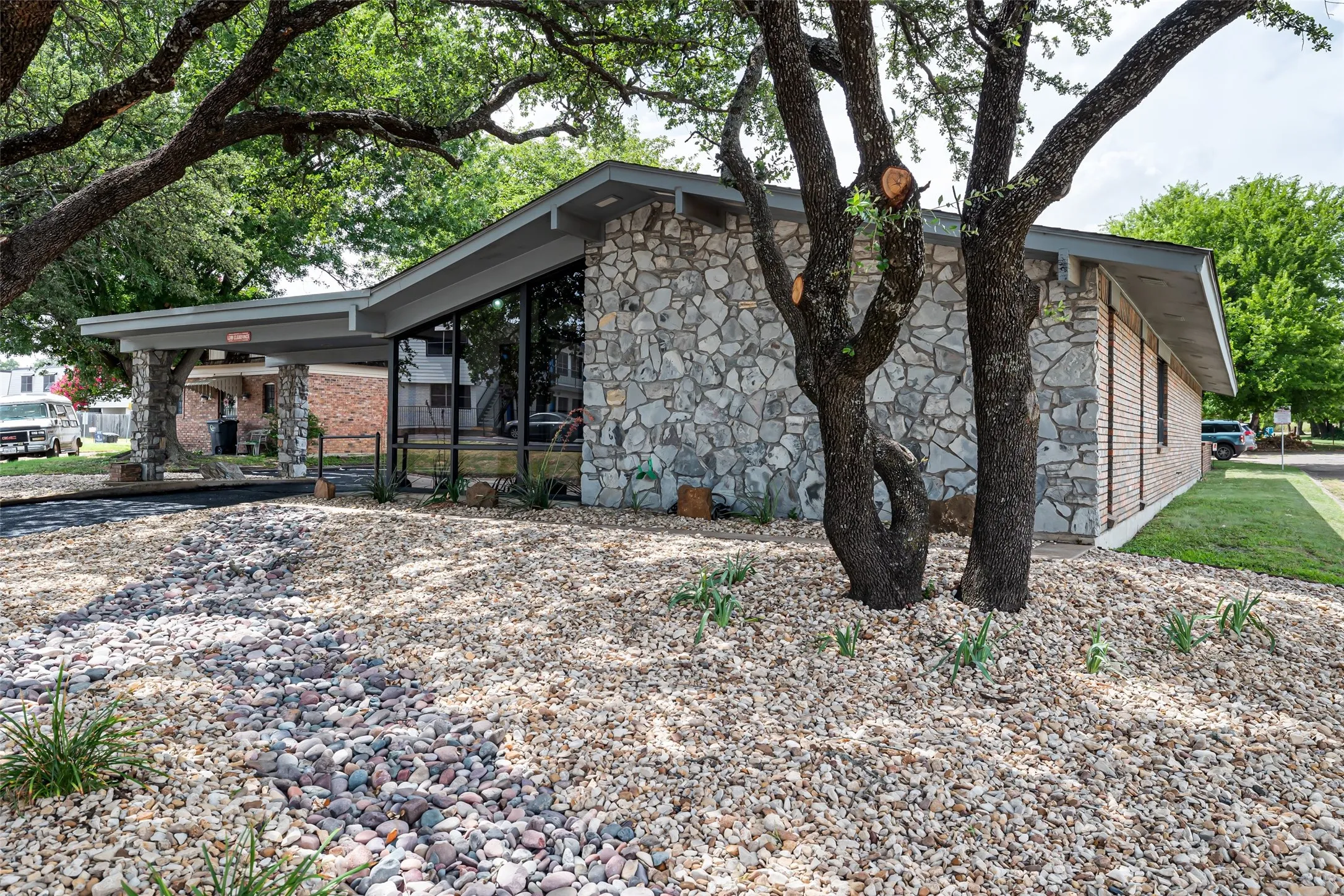 Office For Sale in Johnson County , 1512 Crestridge Drive, Cleburne, Texas 76033, 0, 0, Garage spaces, 0 Sqft, built in 1972, Price $449,500, mls#21290902, Real Estate Agent in Cleburne, Homes For Sale in Johnson county, Homes For Sale in Cleburne, Realtor in Cleburne Texas, Real Estate Brokerage Independent Realty Texas, Luminita Cordes Realtor