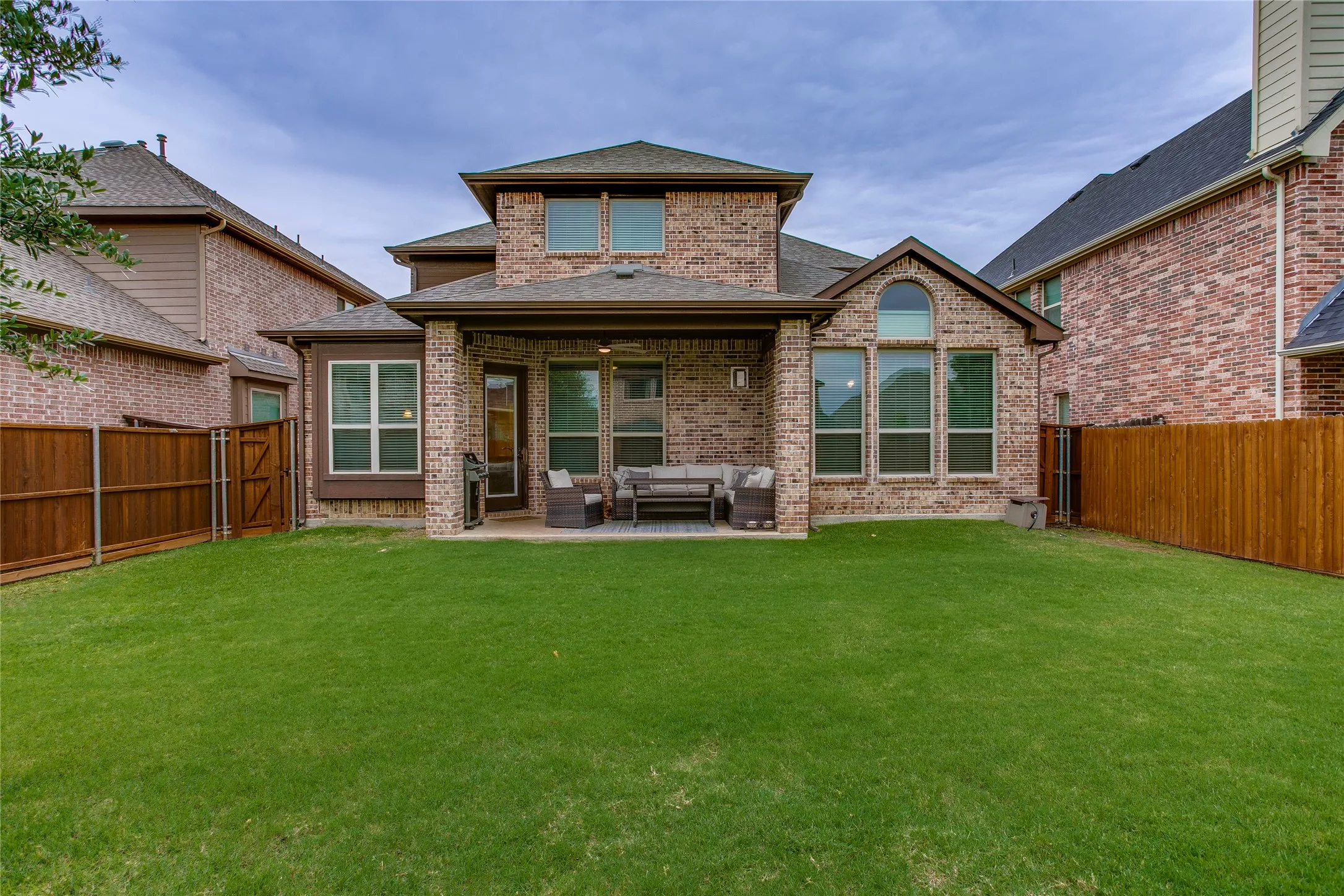 Single Family Residence For Sale in Denton County , 1209 Yarrow Street, Little Elm, Texas 75068, 4 Bedroom, 3 Bathroom, 2 Garage spaces, 2,824 Sqft, built in 2018, mls#21264561, Real Estate Agent in Little Elm, Homes For Sale in Denton county, Homes For Sale in Little Elm, Realtor in Little Elm Texas, Real Estate Brokerage Independent Realty Texas, Luminita Cordes Realtor