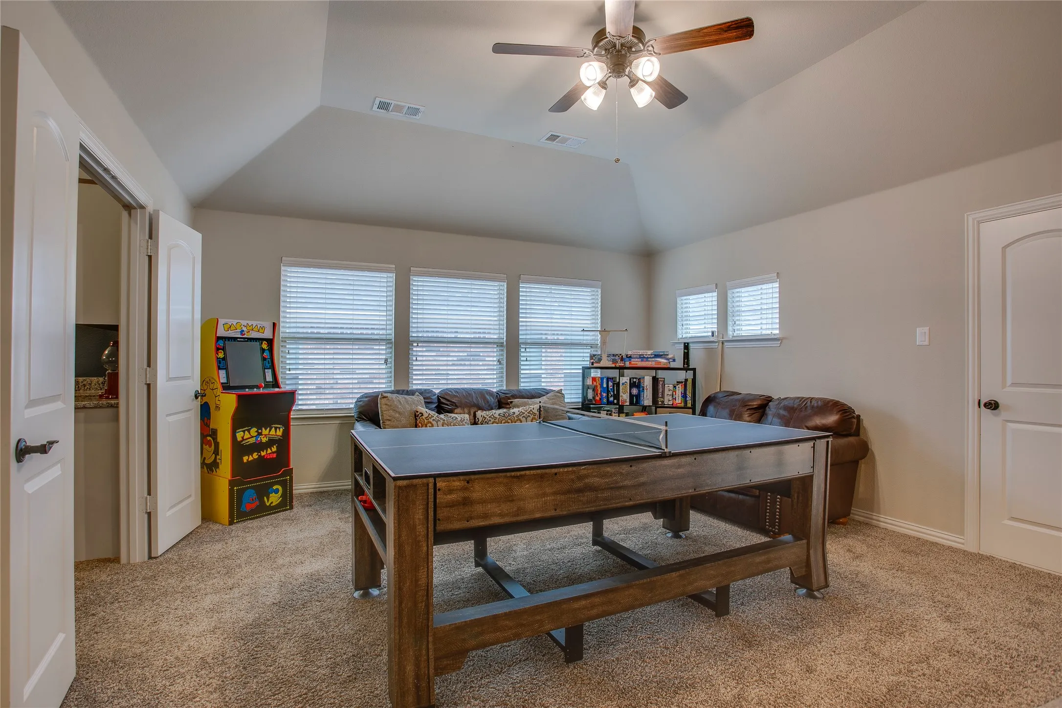 Single Family Residence For Sale in Denton County , 1209 Yarrow Street, Little Elm, Texas 75068, 4 Bedroom, 3 Bathroom, 2 Garage spaces, 2,824 Sqft, built in 2018, mls#21264561, Real Estate Agent in Little Elm, Homes For Sale in Denton county, Homes For Sale in Little Elm, Realtor in Little Elm Texas, Real Estate Brokerage Independent Realty Texas, Luminita Cordes Realtor