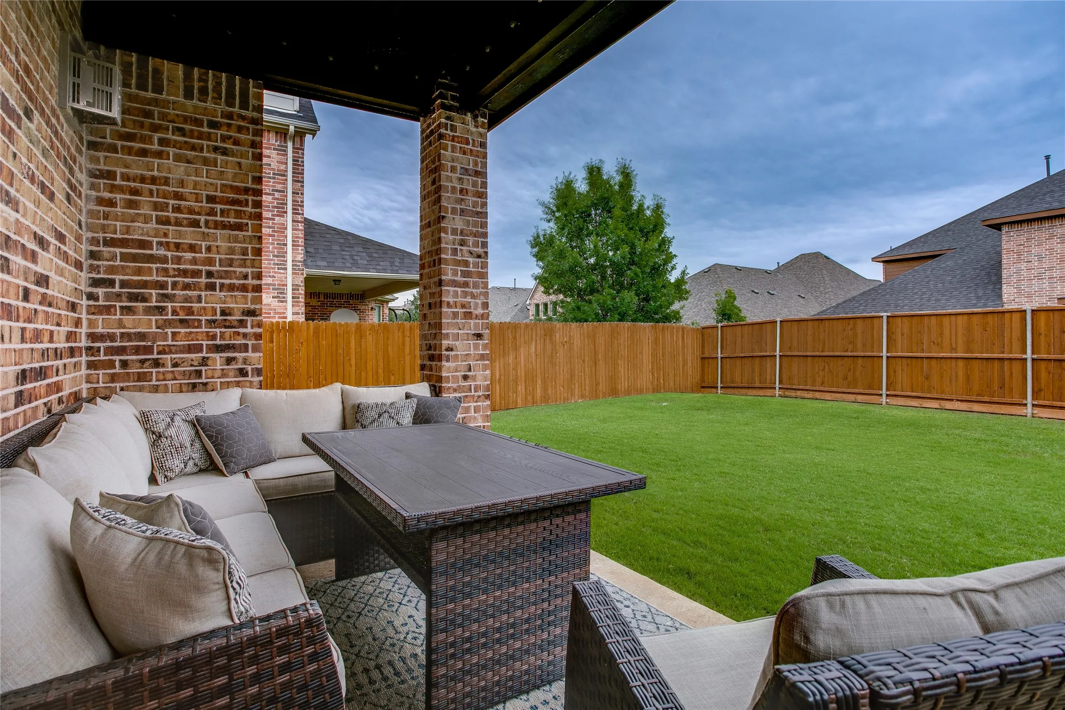 Single Family Residence For Sale in Denton County , 1209 Yarrow Street, Little Elm, Texas 75068, 4 Bedroom, 3 Bathroom, 2 Garage spaces, 2,824 Sqft, built in 2018, mls#21264561, Real Estate Agent in Little Elm, Homes For Sale in Denton county, Homes For Sale in Little Elm, Realtor in Little Elm Texas, Real Estate Brokerage Independent Realty Texas, Luminita Cordes Realtor