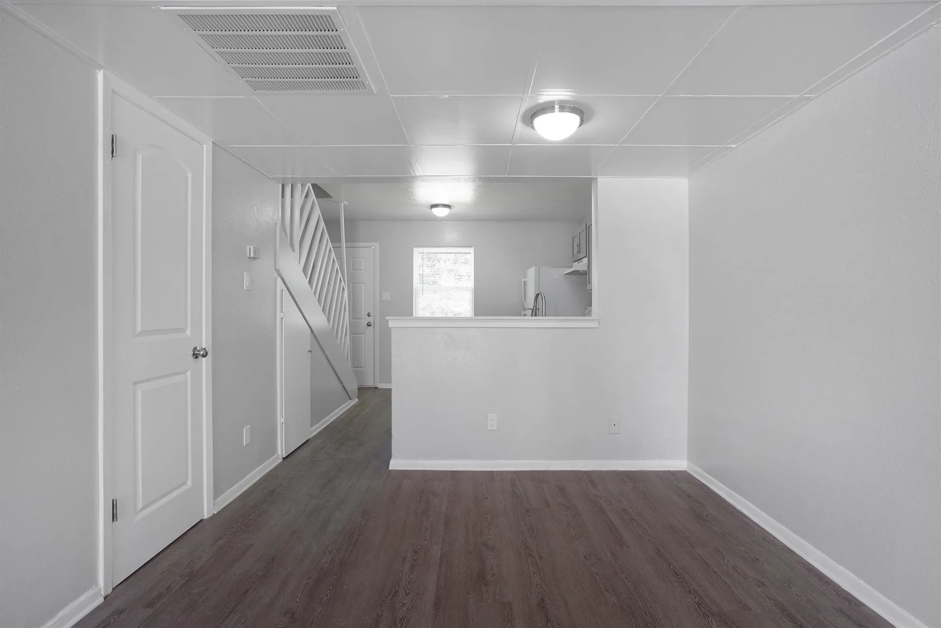 Apartment For Rent in Tarrant County , 307 Rose Street 309-D, Arlington, Texas 76010, 2 Bedroom, 1 Bathroom, Garage spaces, 880 Sqft, built in 1968, mls#21290907, Real Estate Agent in Arlington, Homes For Rent in Tarrant county, Homes For Rent in Arlington, Realtor in Arlington Texas, Real Estate Brokerage Independent Realty Texas, Luminita Cordes Realtor