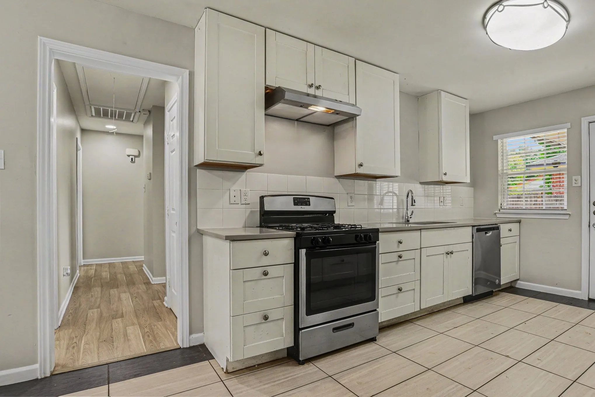 Single Family Residence For Sale in Dallas County , 1125 Waweenoc Avenue, Dallas, Texas 75216, 3 Bedroom, 2 Bathroom, 2 Garage spaces, 1,326 Sqft, built in 1957, mls#21283554, Real Estate Agent in Dallas, Homes For Sale in Dallas county, Homes For Sale in Dallas, Realtor in Dallas Texas, Real Estate Brokerage Independent Realty Texas, Luminita Cordes Realtor