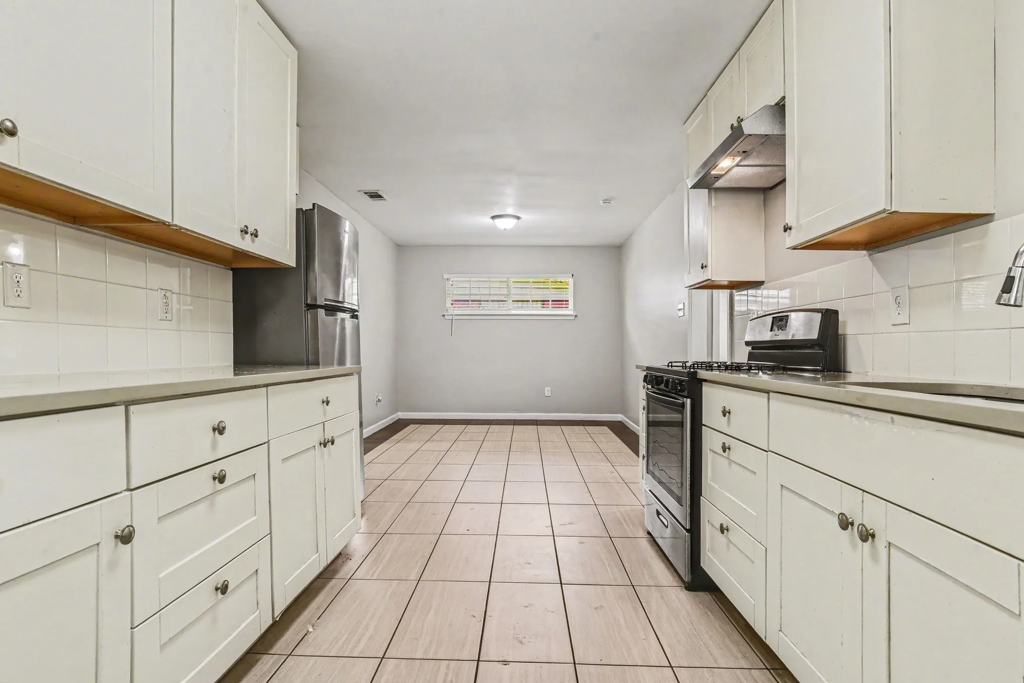 Single Family Residence For Sale in Dallas County , 1125 Waweenoc Avenue, Dallas, Texas 75216, 3 Bedroom, 2 Bathroom, 2 Garage spaces, 1,326 Sqft, built in 1957, mls#21283554, Real Estate Agent in Dallas, Homes For Sale in Dallas county, Homes For Sale in Dallas, Realtor in Dallas Texas, Real Estate Brokerage Independent Realty Texas, Luminita Cordes Realtor