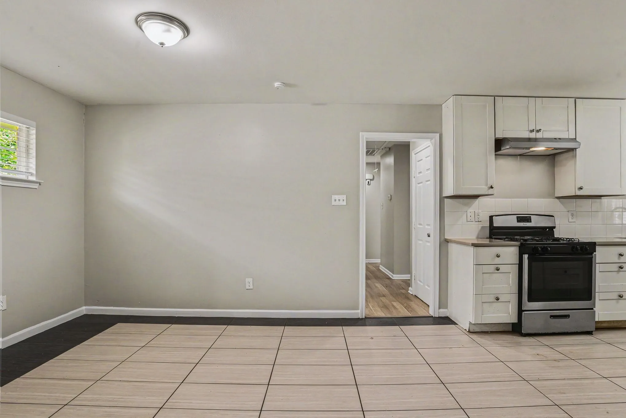 Single Family Residence For Sale in Dallas County , 1125 Waweenoc Avenue, Dallas, Texas 75216, 3 Bedroom, 2 Bathroom, 2 Garage spaces, 1,326 Sqft, built in 1957, mls#21283554, Real Estate Agent in Dallas, Homes For Sale in Dallas county, Homes For Sale in Dallas, Realtor in Dallas Texas, Real Estate Brokerage Independent Realty Texas, Luminita Cordes Realtor