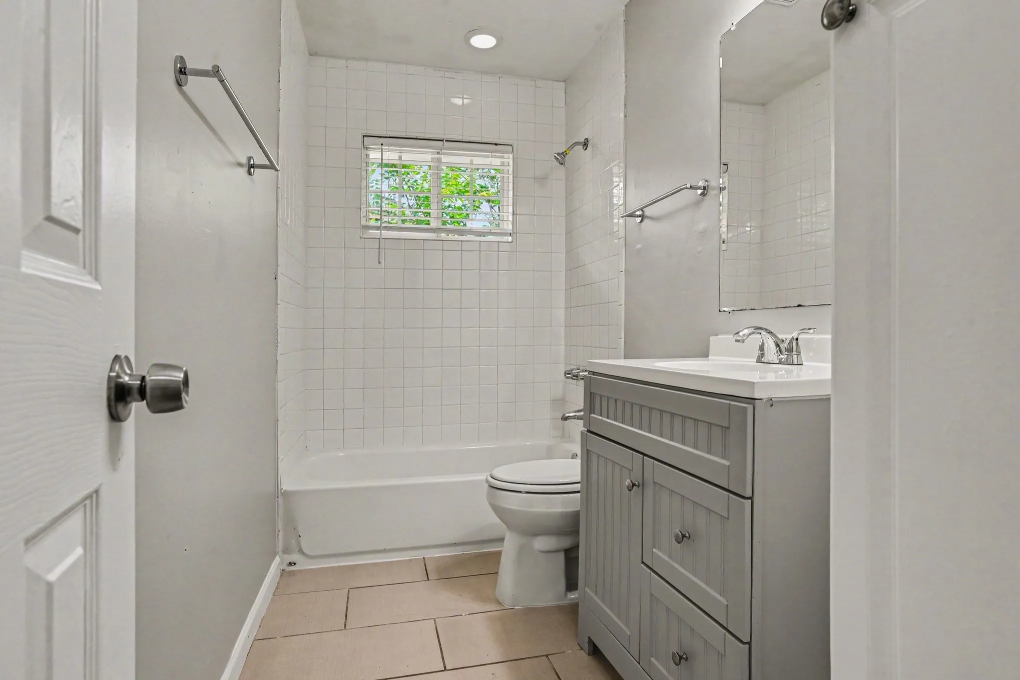 Single Family Residence For Sale in Dallas County , 1125 Waweenoc Avenue, Dallas, Texas 75216, 3 Bedroom, 2 Bathroom, 2 Garage spaces, 1,326 Sqft, built in 1957, mls#21283554, Real Estate Agent in Dallas, Homes For Sale in Dallas county, Homes For Sale in Dallas, Realtor in Dallas Texas, Real Estate Brokerage Independent Realty Texas, Luminita Cordes Realtor