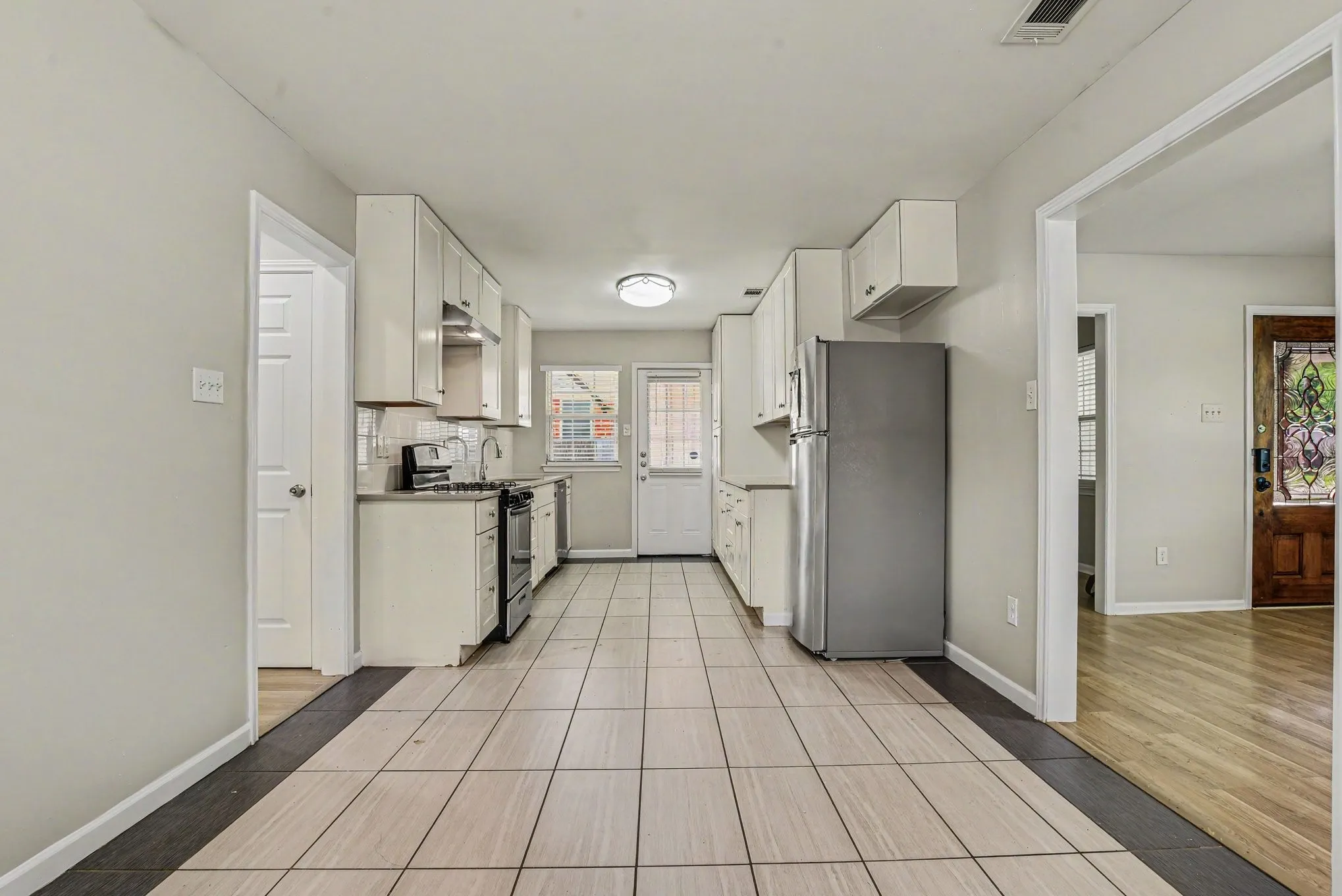 Single Family Residence For Sale in Dallas County , 1125 Waweenoc Avenue, Dallas, Texas 75216, 3 Bedroom, 2 Bathroom, 2 Garage spaces, 1,326 Sqft, built in 1957, mls#21283554, Real Estate Agent in Dallas, Homes For Sale in Dallas county, Homes For Sale in Dallas, Realtor in Dallas Texas, Real Estate Brokerage Independent Realty Texas, Luminita Cordes Realtor