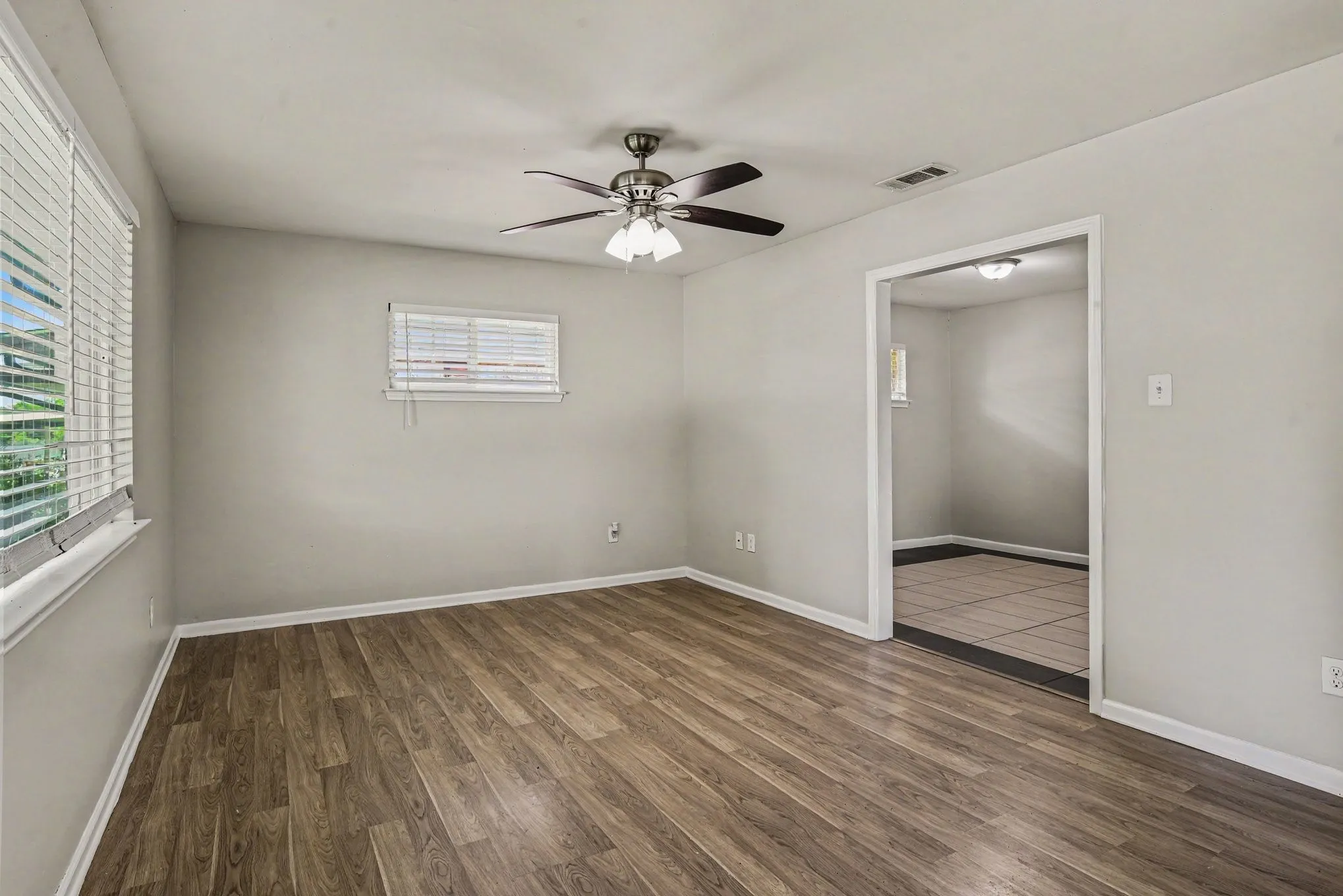 Single Family Residence For Sale in Dallas County , 1125 Waweenoc Avenue, Dallas, Texas 75216, 3 Bedroom, 2 Bathroom, 2 Garage spaces, 1,326 Sqft, built in 1957, mls#21283554, Real Estate Agent in Dallas, Homes For Sale in Dallas county, Homes For Sale in Dallas, Realtor in Dallas Texas, Real Estate Brokerage Independent Realty Texas, Luminita Cordes Realtor