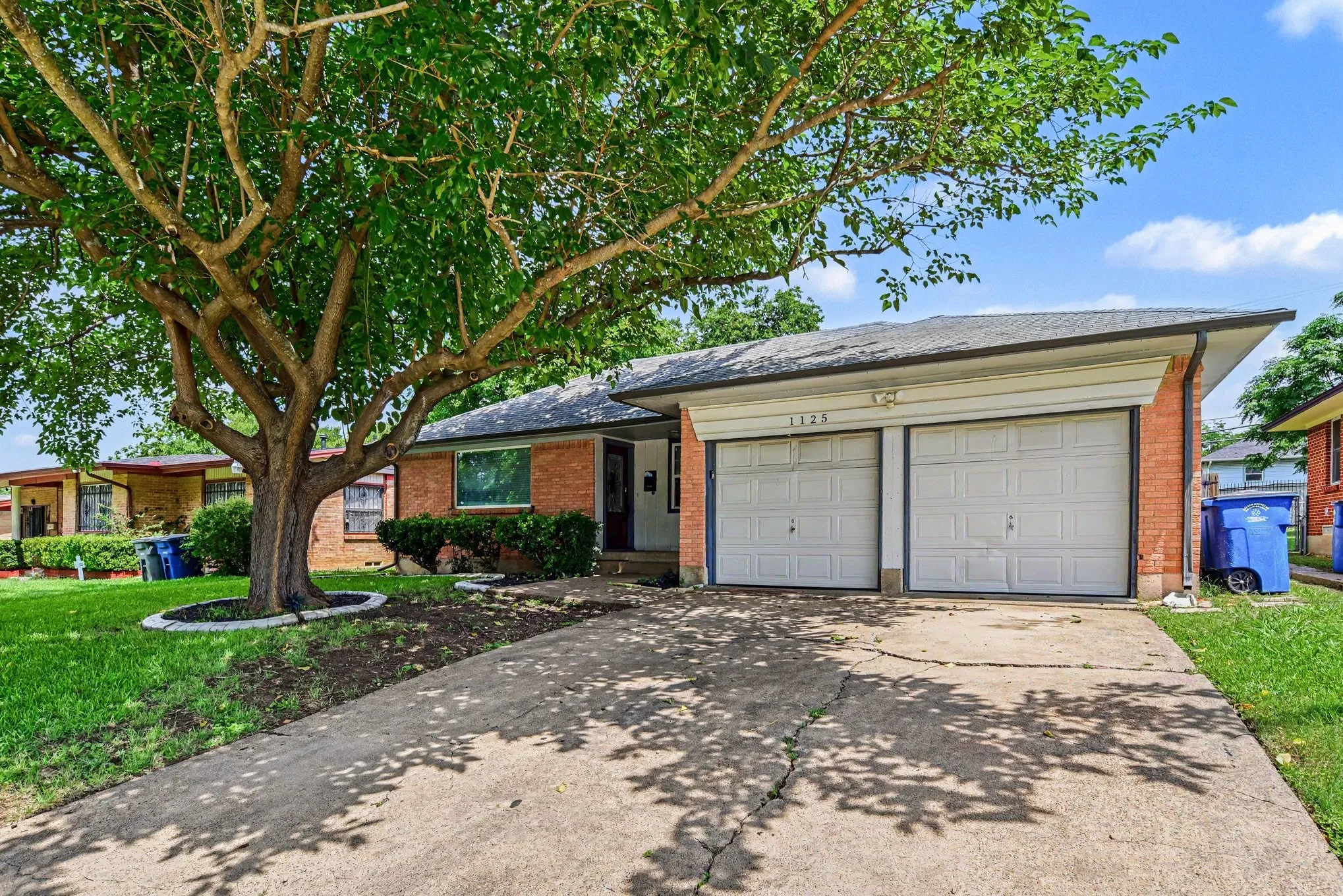 Single Family Residence For Sale in Dallas County , 1125 Waweenoc Avenue, Dallas, Texas 75216, 3 Bedroom, 2 Bathroom, 2 Garage spaces, 1,326 Sqft, built in 1957, mls#21283554, Real Estate Agent in Dallas, Homes For Sale in Dallas county, Homes For Sale in Dallas, Realtor in Dallas Texas, Real Estate Brokerage Independent Realty Texas, Luminita Cordes Realtor